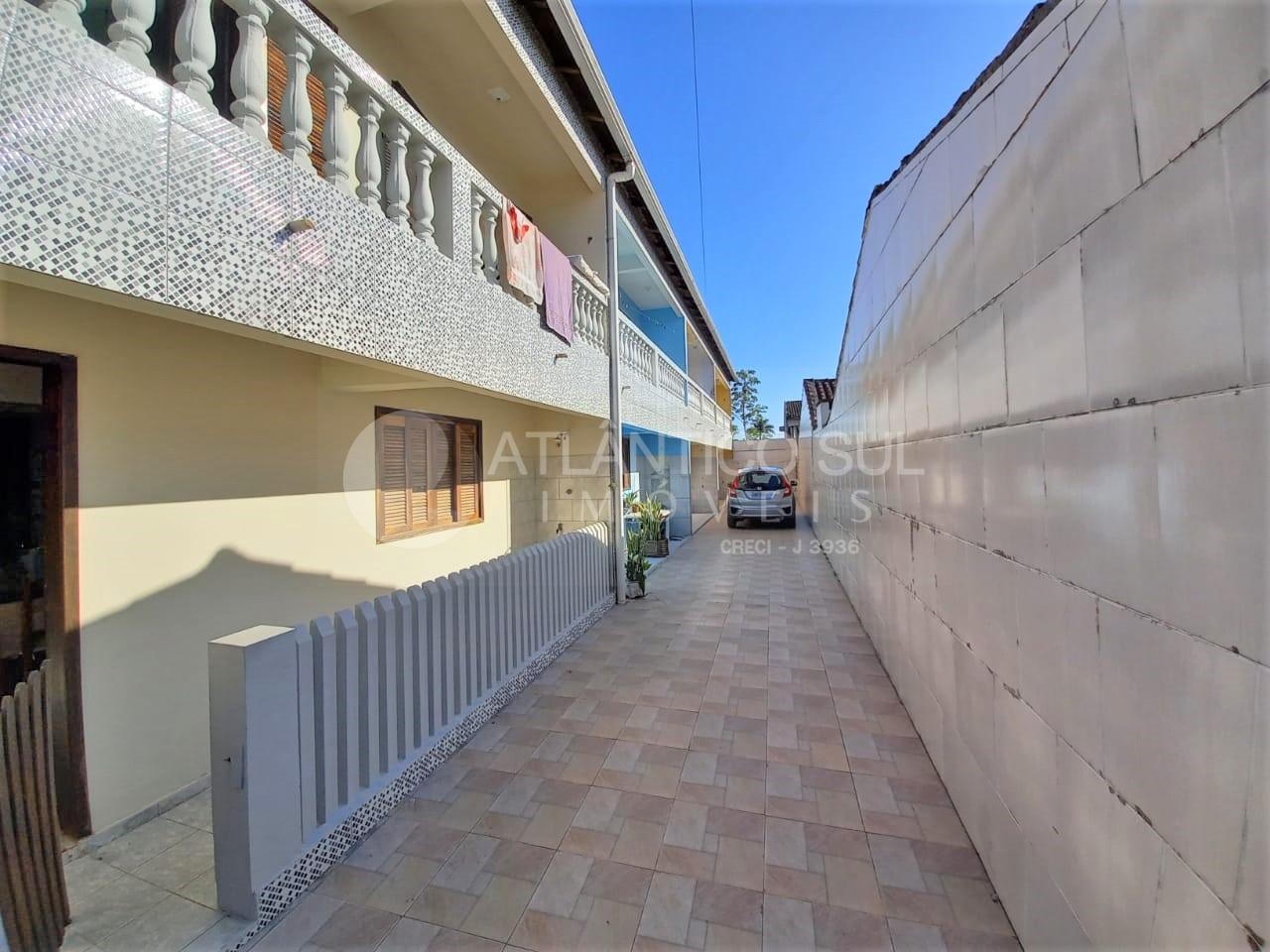 Sobrado à venda, próxima ao mar no balneário Monções, MATINHOS...