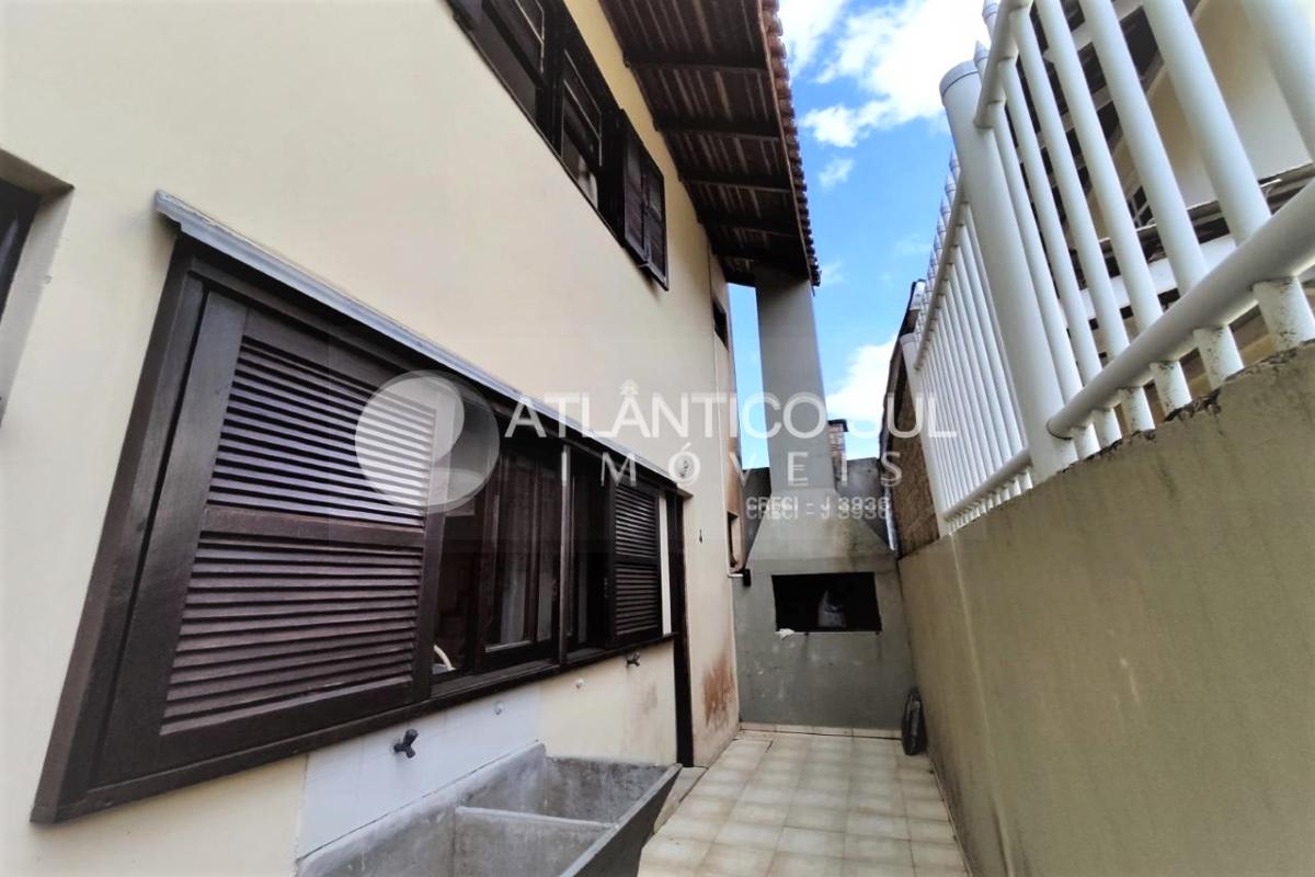Sobrado próximo da praia com 3 quartos no COSTA AZUL, MATINHOS...