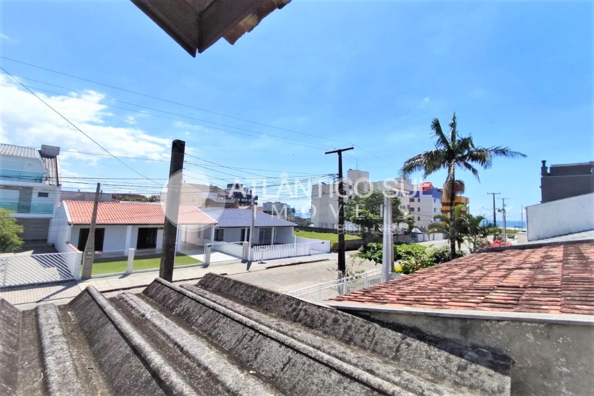 Sobrado próximo da praia com 3 quartos no COSTA AZUL, MATINHOS...