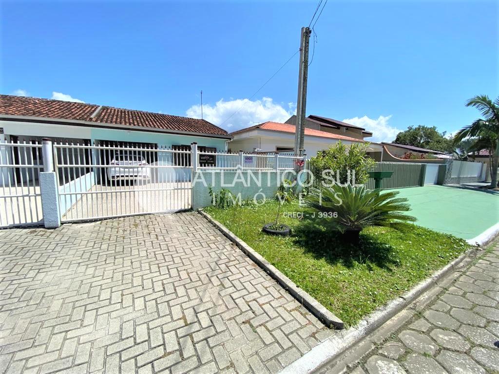 Casa perto do mar com 2 quartos e piscina no GAIVOTAS, MATINHO...