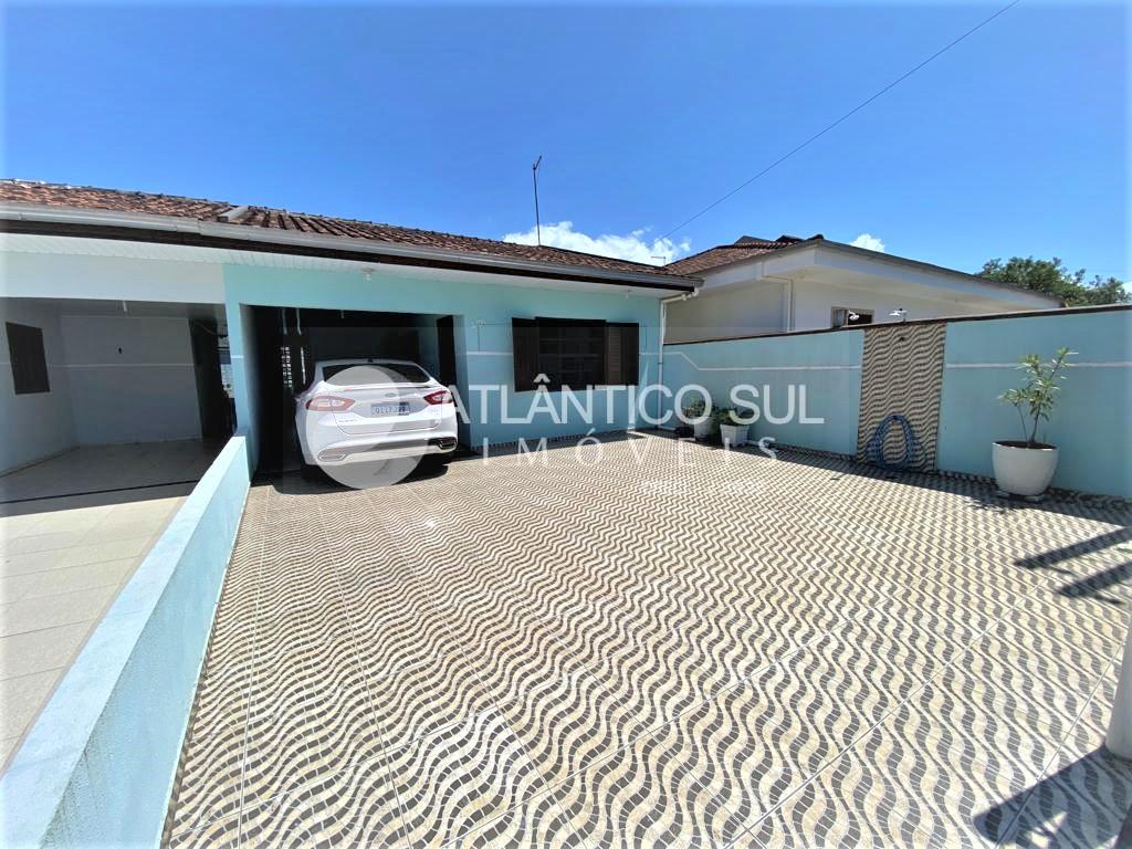 Casa perto do mar com 2 quartos e piscina no GAIVOTAS, MATINHO...