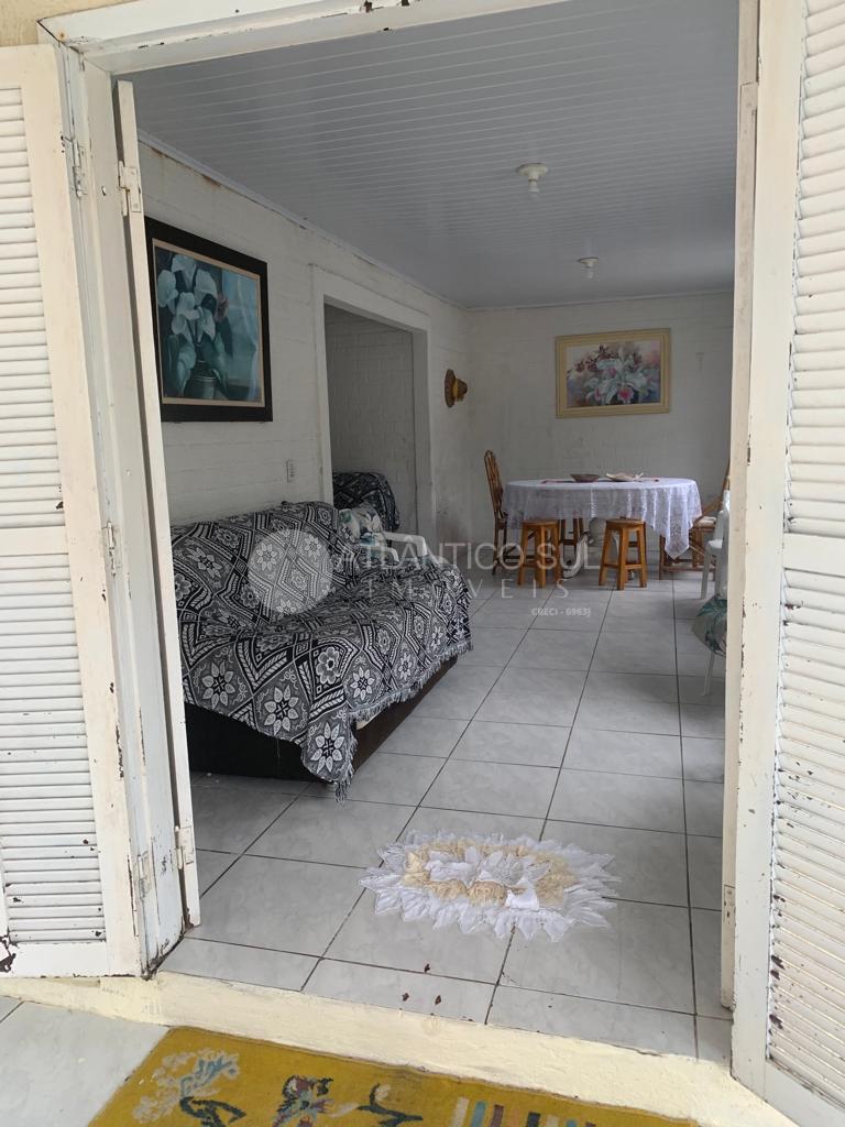 Casa à venda, a apenas 50 metros do mar, Praia de Leste, PONTA...