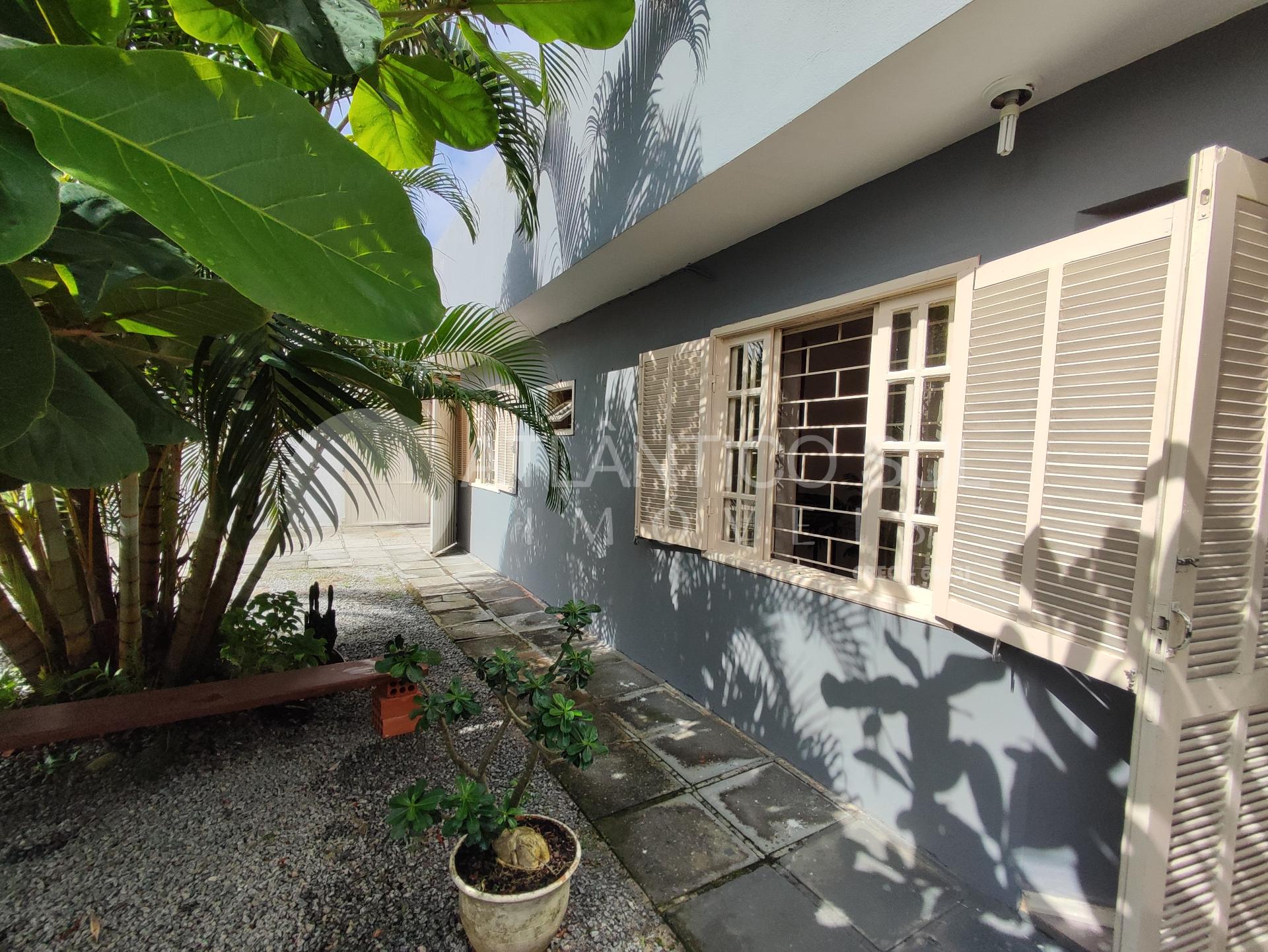 Casa com 3 suítes e espaço com churrasqueira, Praia de Leste, ...