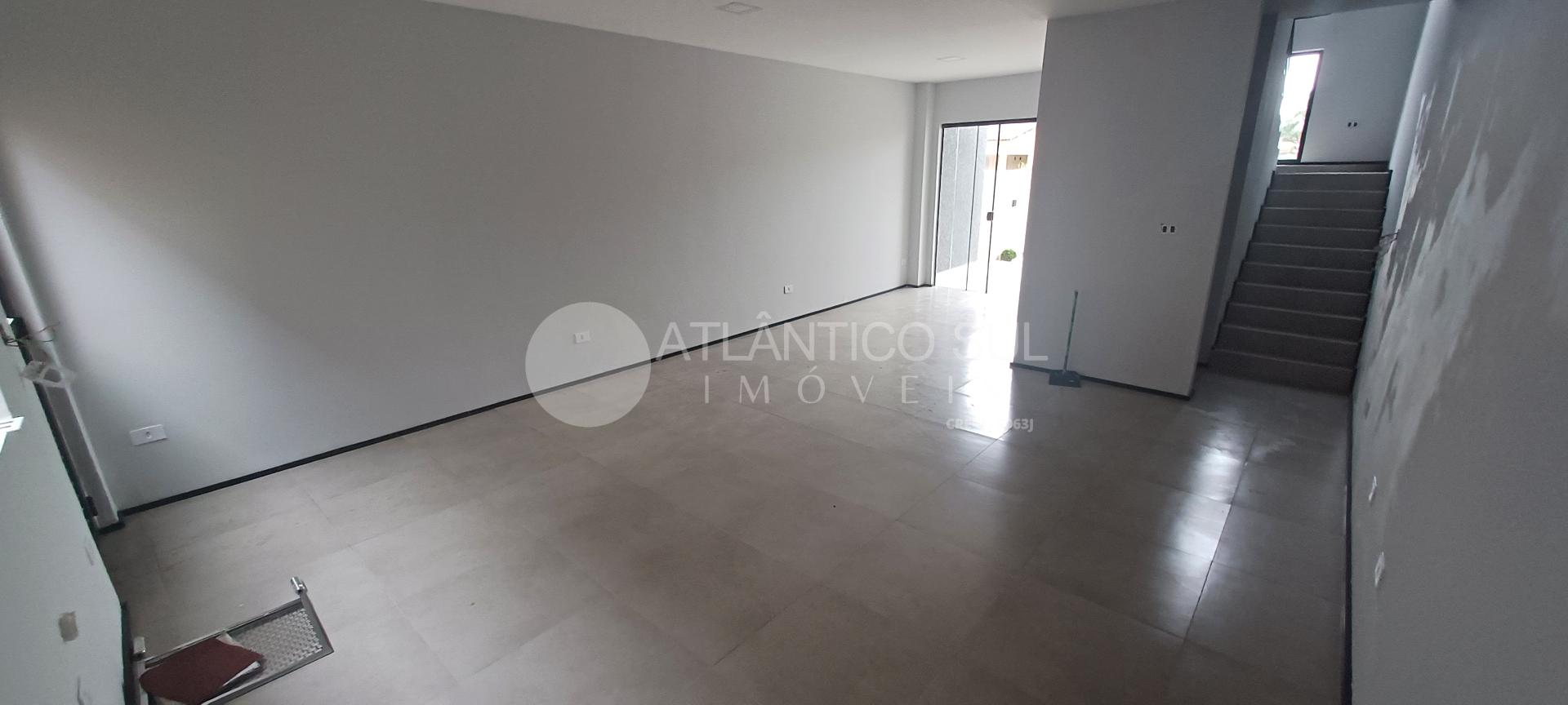Lindo triplex localizado no balneário Maiami, próximo a comérc...