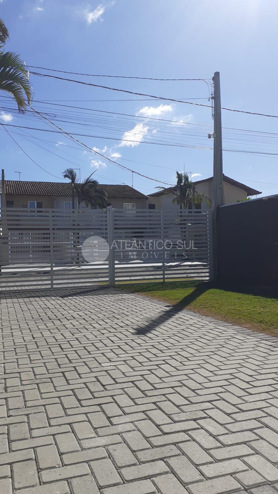 Sobrado à venda, com 03 amplos dormitórios, GAIVOTAS, MATINHOS...