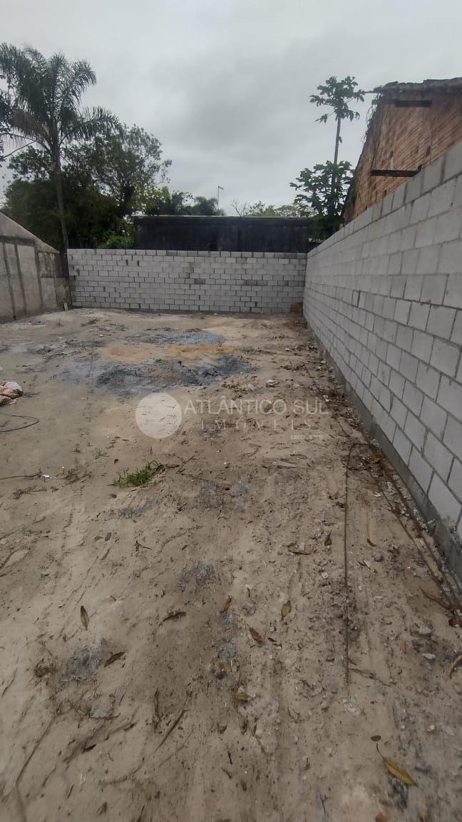 Terreno no litoral todo murado no Balneário Beltrami a 500 met...