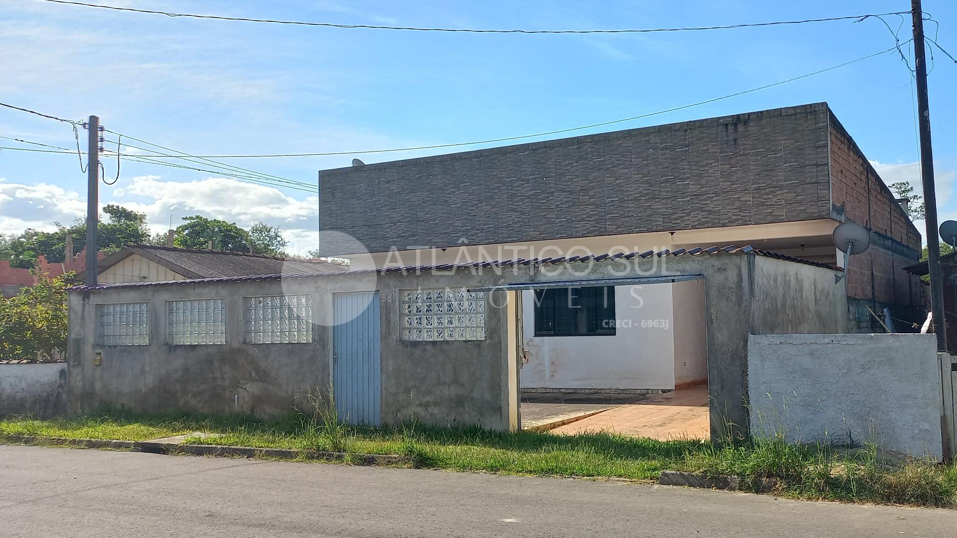 Casa à venda com 2 quartos e terreno grande, Batel, ANTONINA - PR