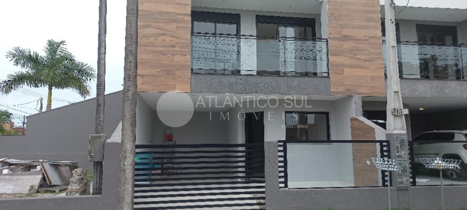 Sobrado na Praia com 2 quartos com sacada, 1 suíte com sacada,...