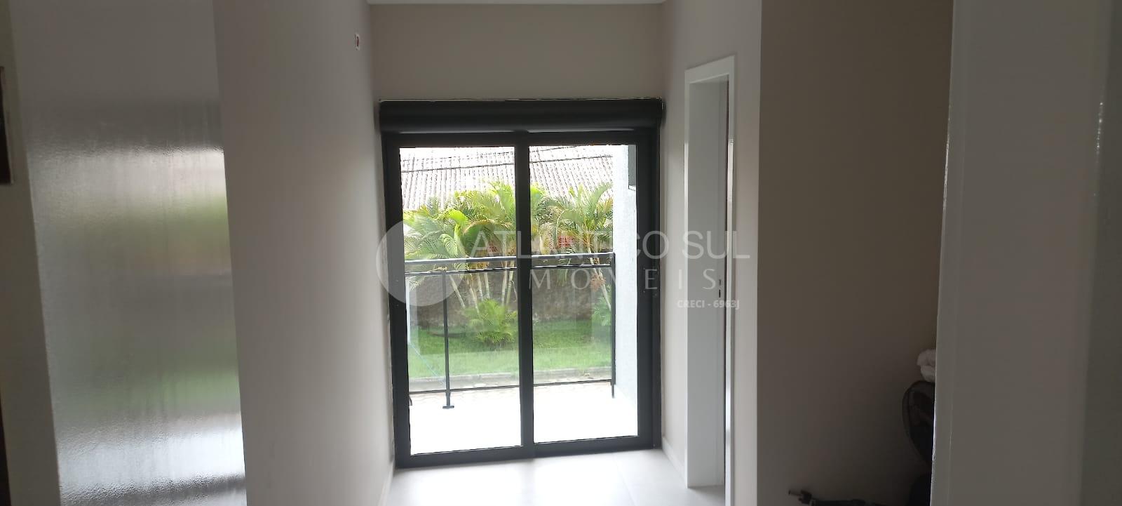 Sobrado na Praia com 2 quartos com sacada, 1 suíte com sacada,...