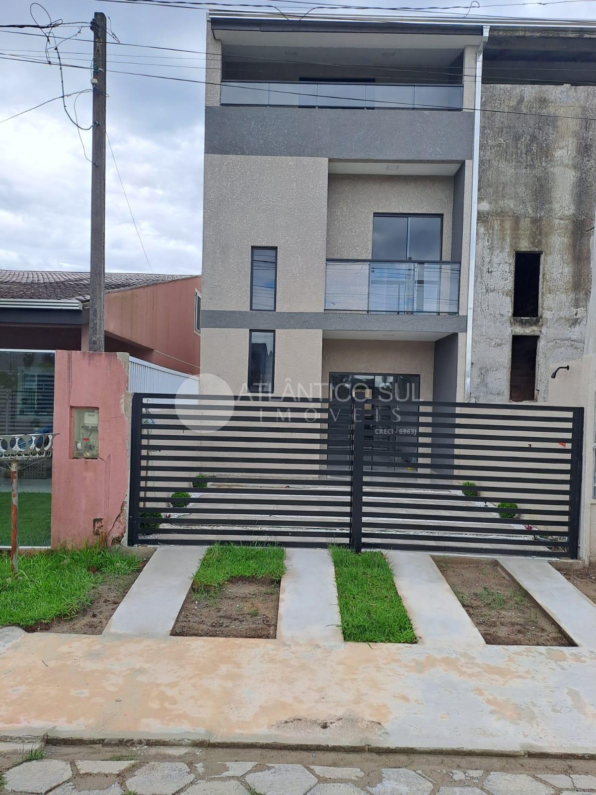 Tríplex na praia, com 2 quartos 1 suite cozinha, sala, duas sa...