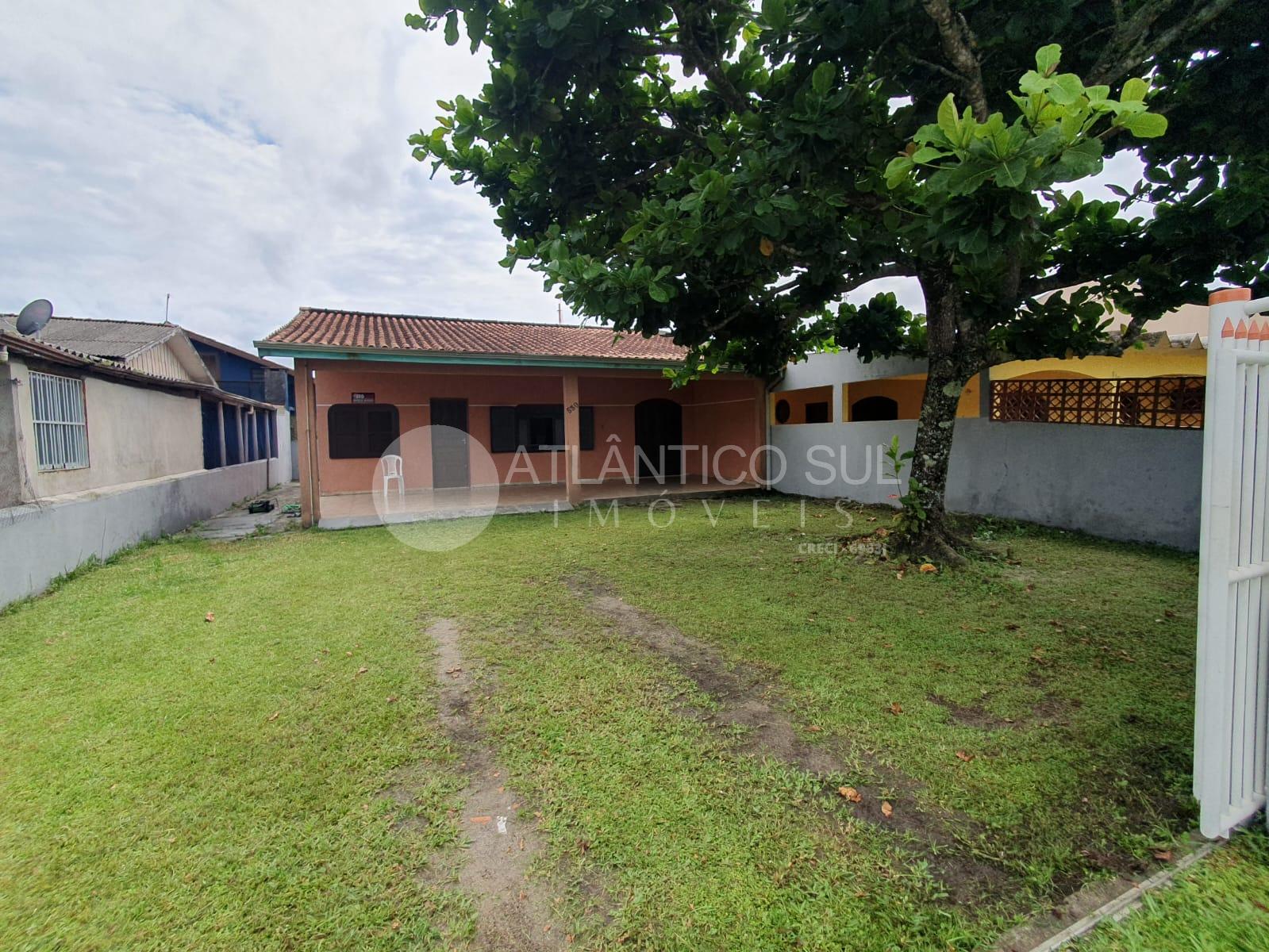 Casa na Praia com 3 Quartos, 1 Sala, 1 Cozinha, 1 Banheiro soc...