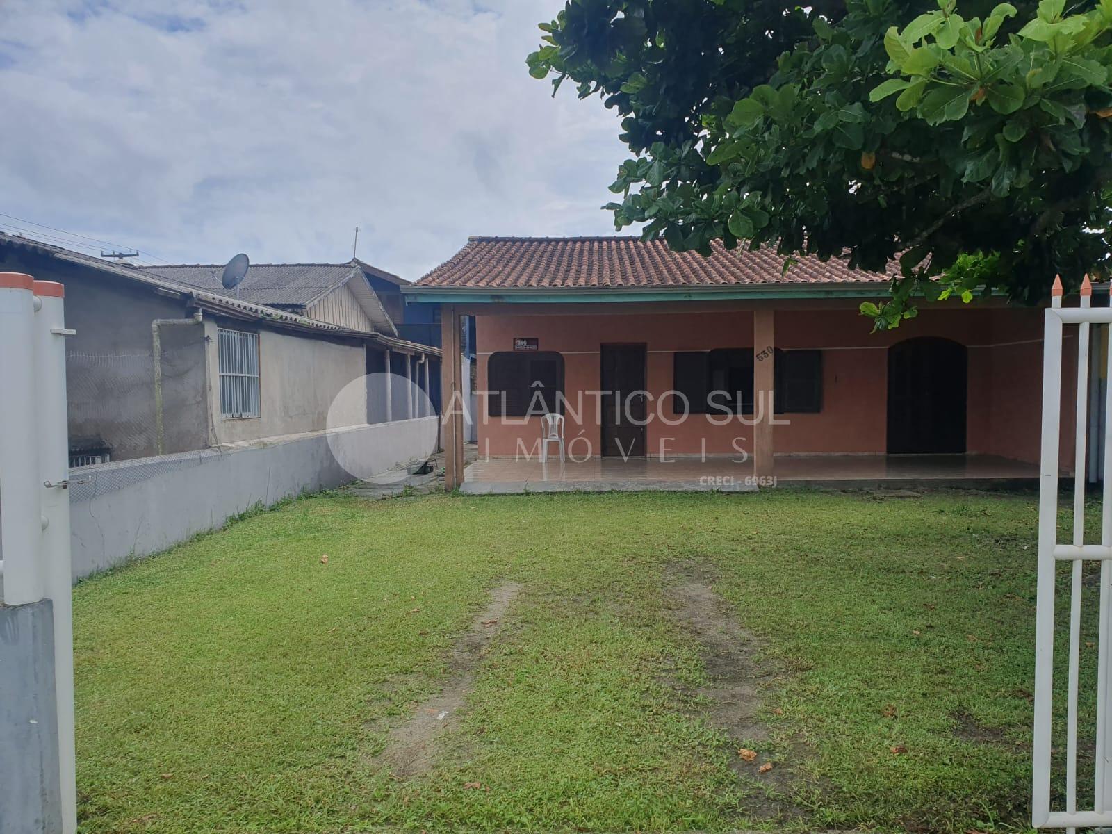 Casa na Praia com 3 Quartos, 1 Sala, 1 Cozinha, 1 Banheiro soc...
