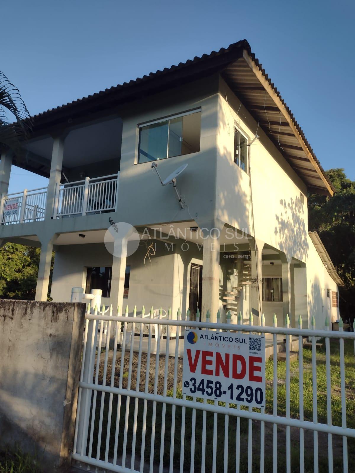 Casa no Litoral com 2 quartos, 1 suite, 2 salas 2 cozinhas, ga...