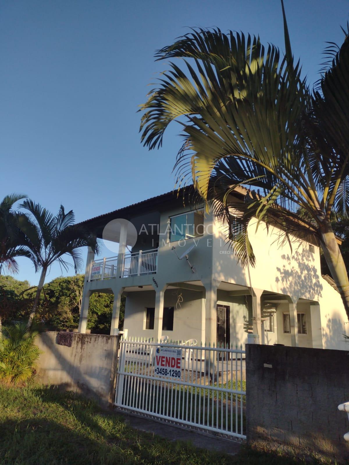 Casa no Litoral com 2 quartos, 1 suite, 2 salas 2 cozinhas, ga...