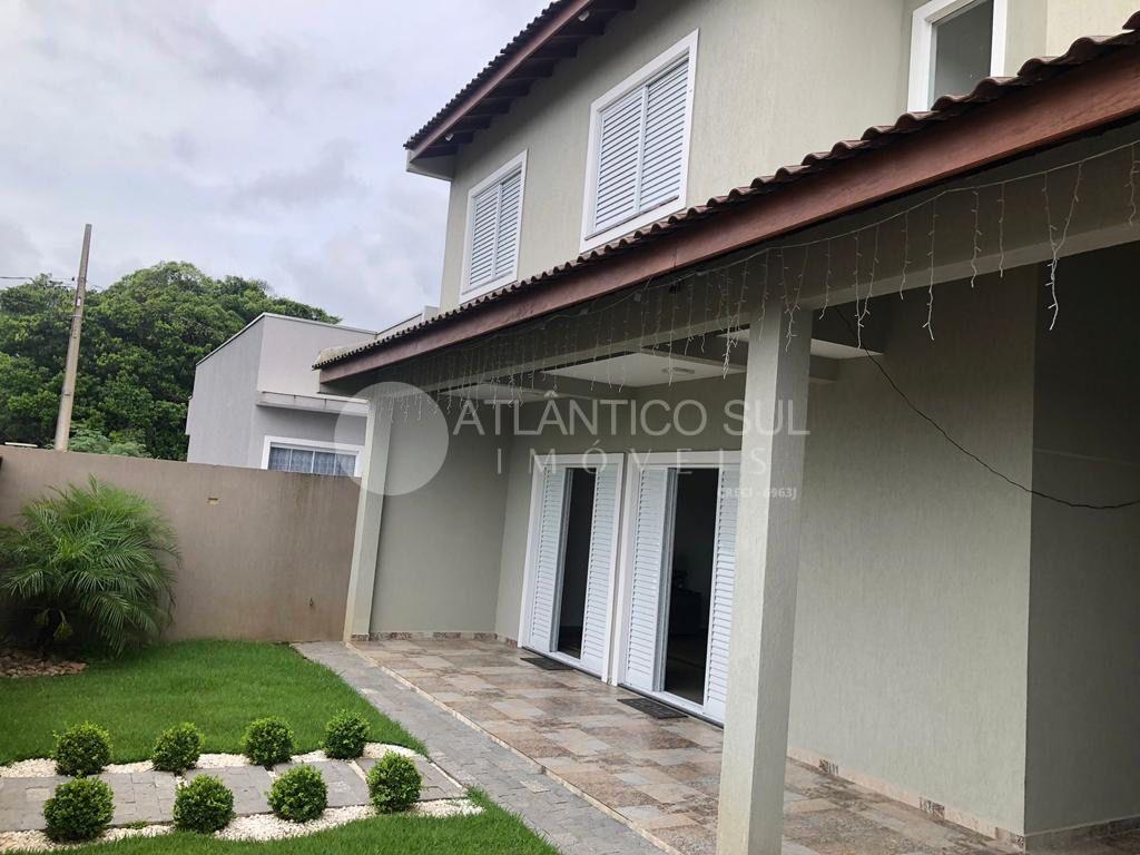 Sobrado no Litoral , 4 quartos com ar condicionado quente frio...