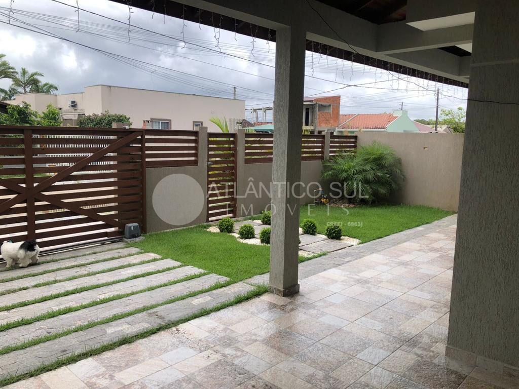 Sobrado no Litoral , 4 quartos com ar condicionado quente frio...