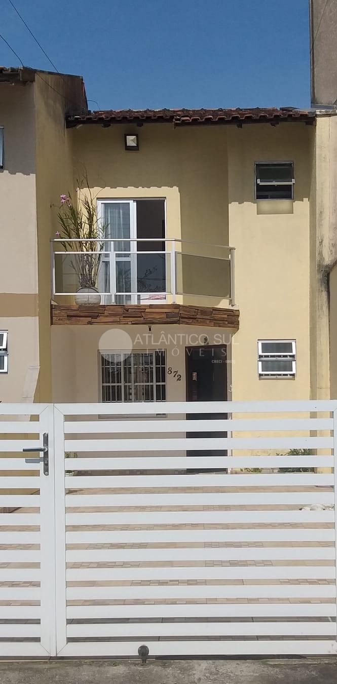 Sobrado no Litoral, Balneário shangrila, com 1 quarto com saca...