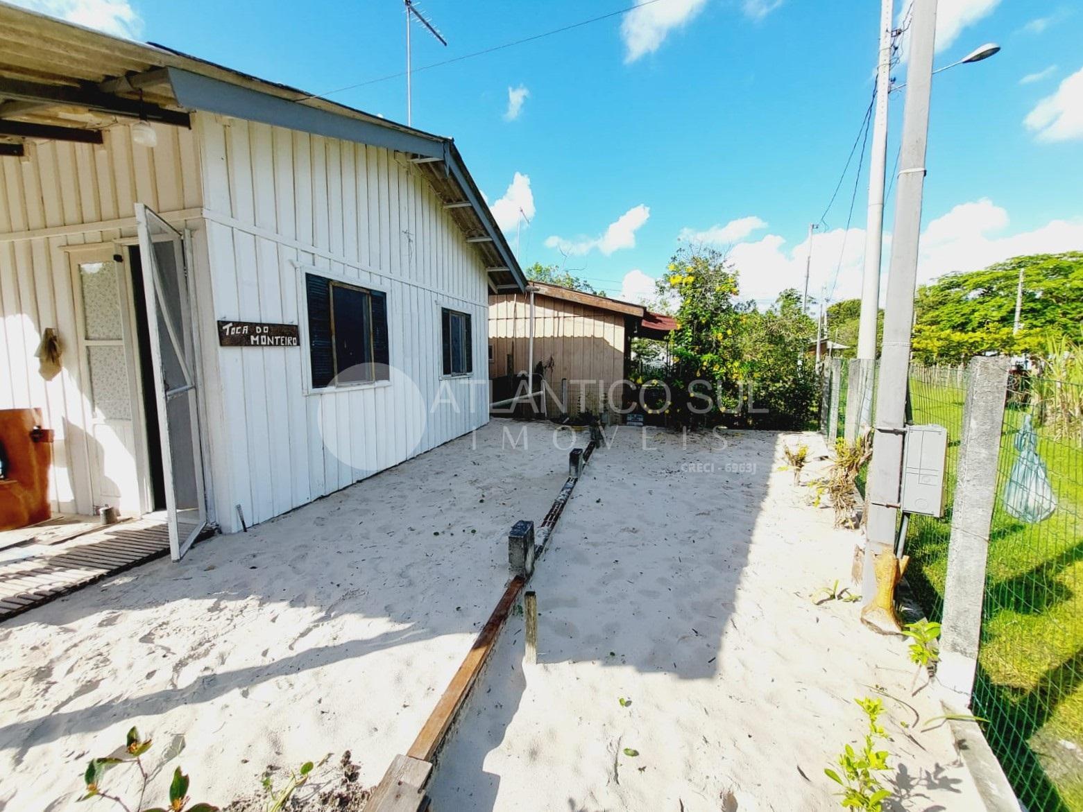 Casa à venda na ILHA DAS PEÇAS a 120 metros do mar, GUARAQUECA...
