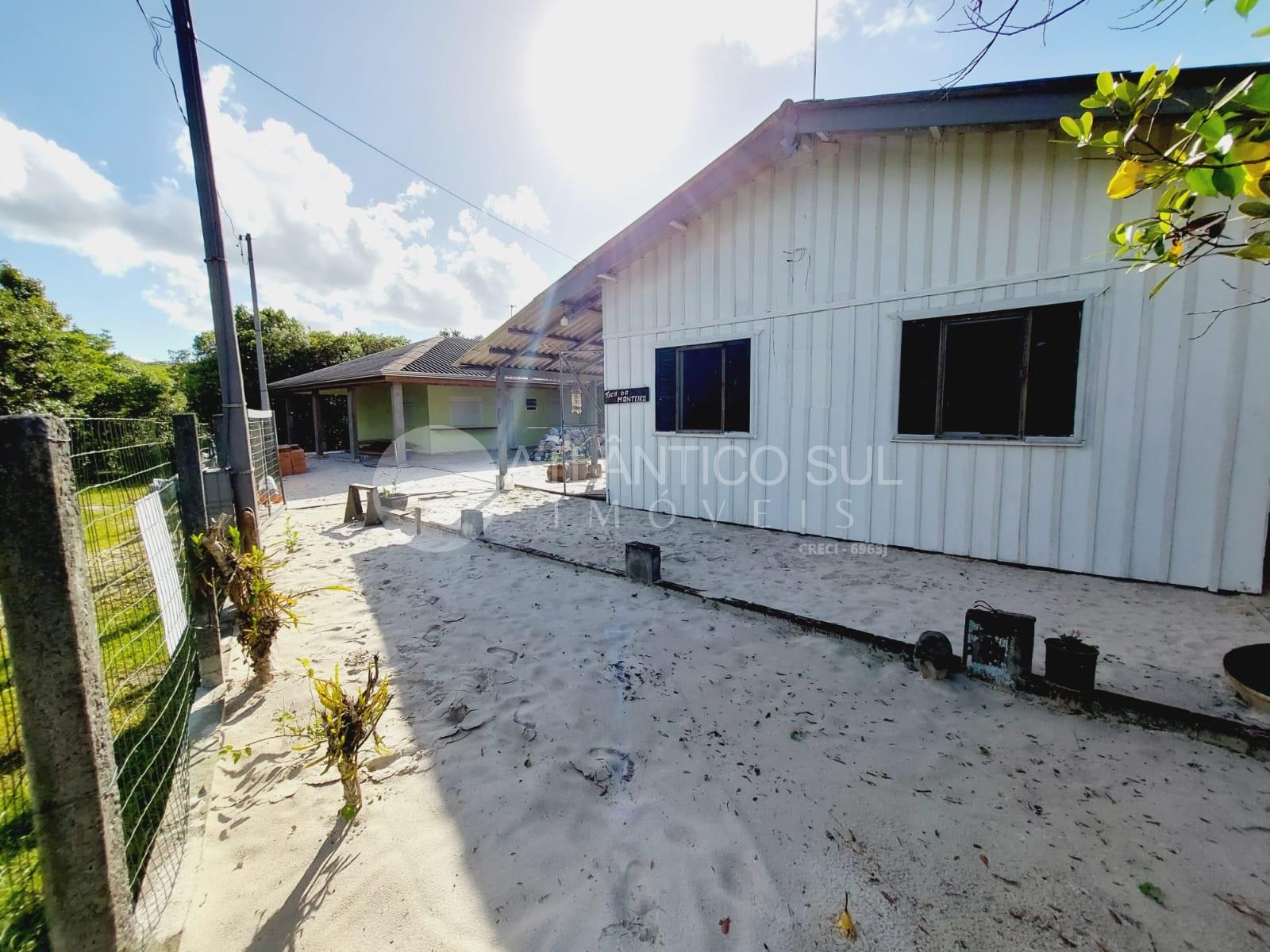 Casa à venda na ILHA DAS PEÇAS a 120 metros do mar, GUARAQUECA...
