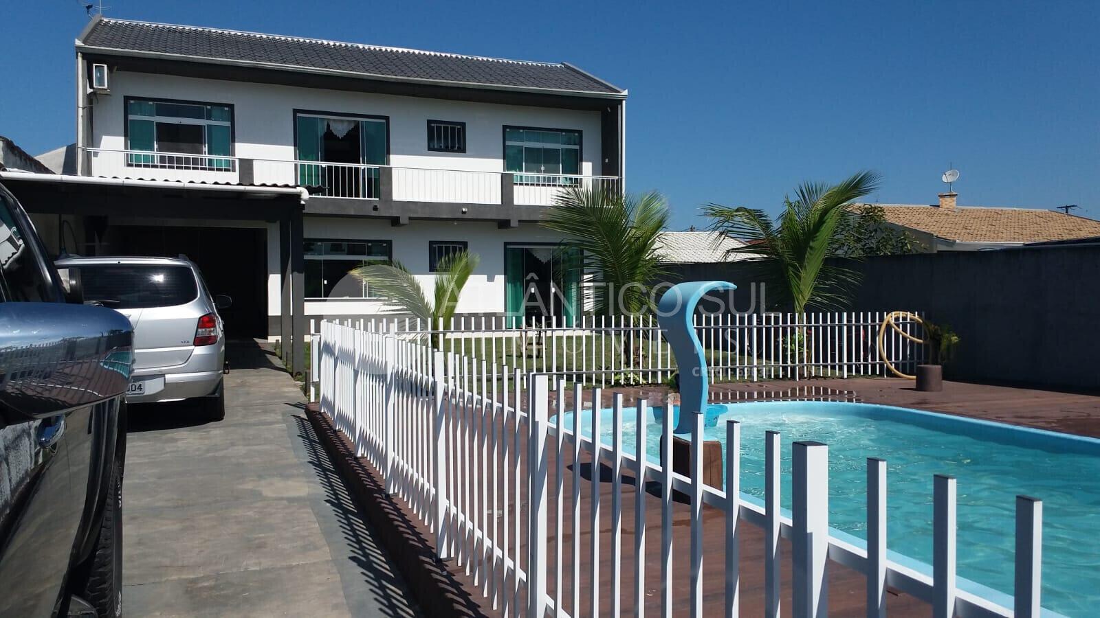 Excelente sobrado à Venda com 04 Quartos, SHANGRI-LÁ, PONTAL D...