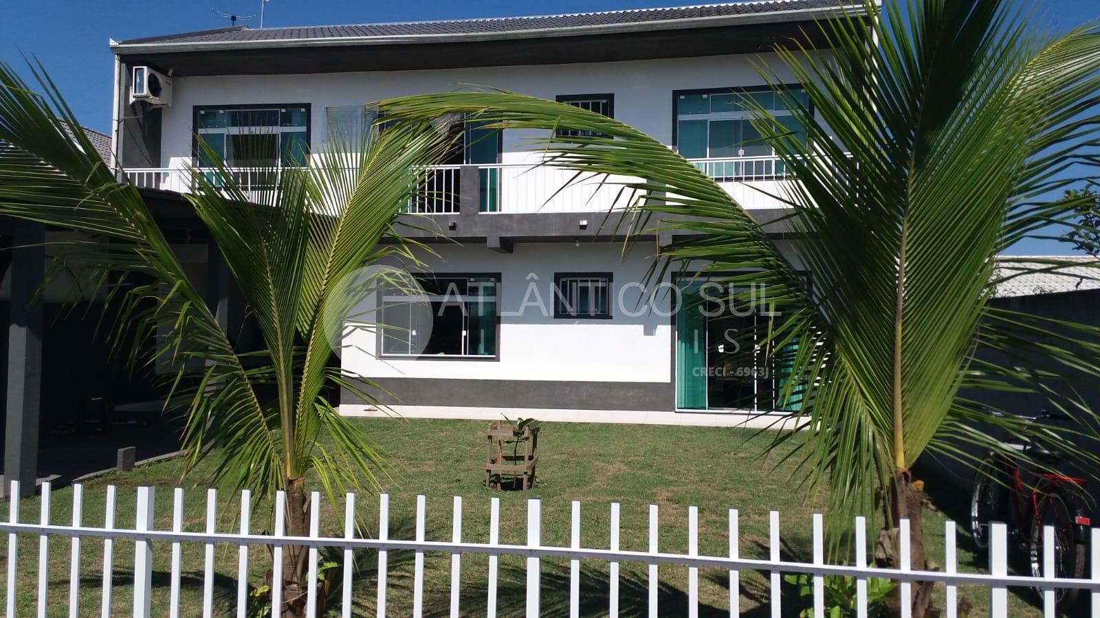 Excelente sobrado à Venda com 04 Quartos, SHANGRI-LÁ, PONTAL D...