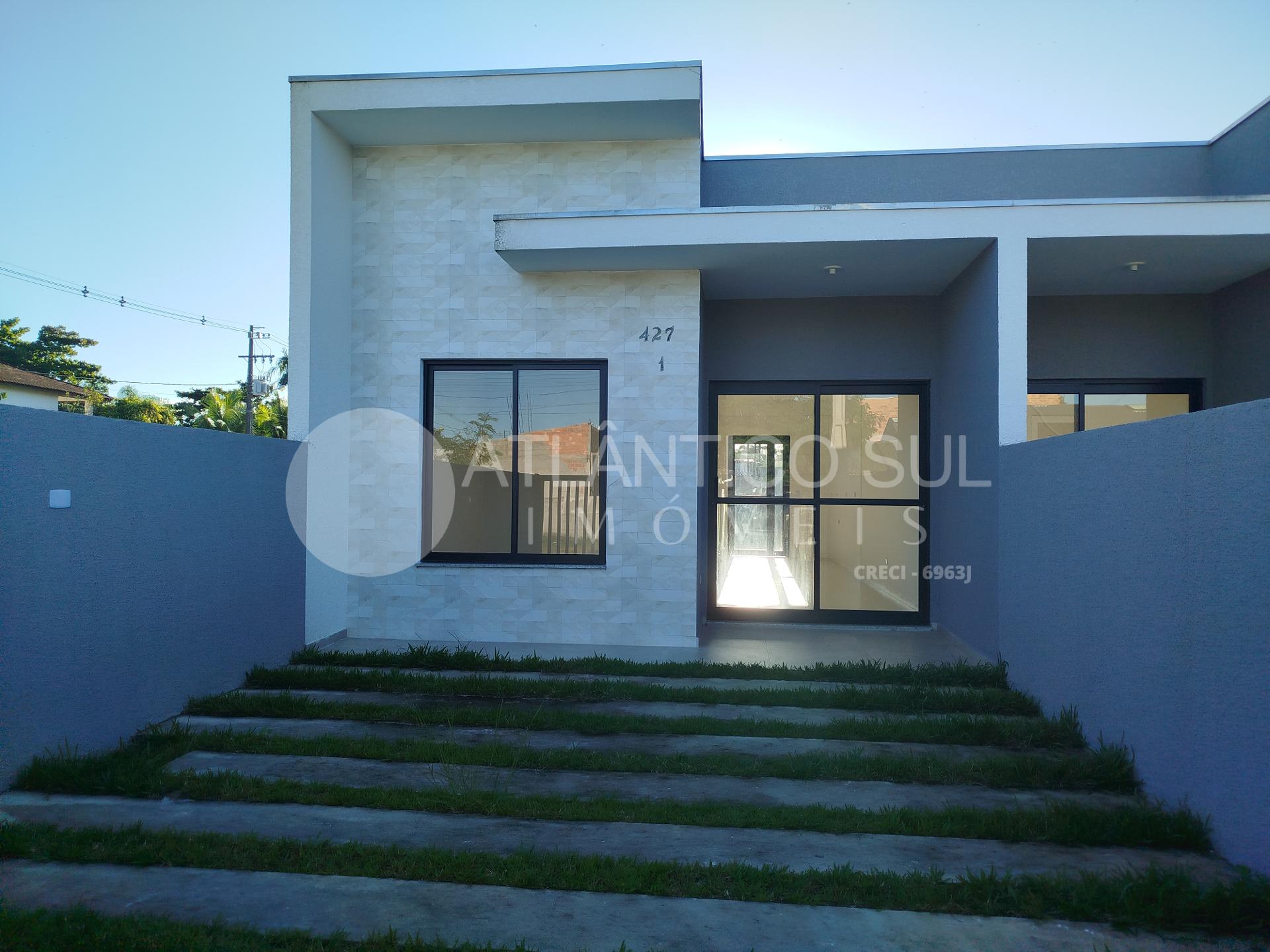 Casa com 2 quartos, área gourmet e 2 vagas de garagem, Santa T...