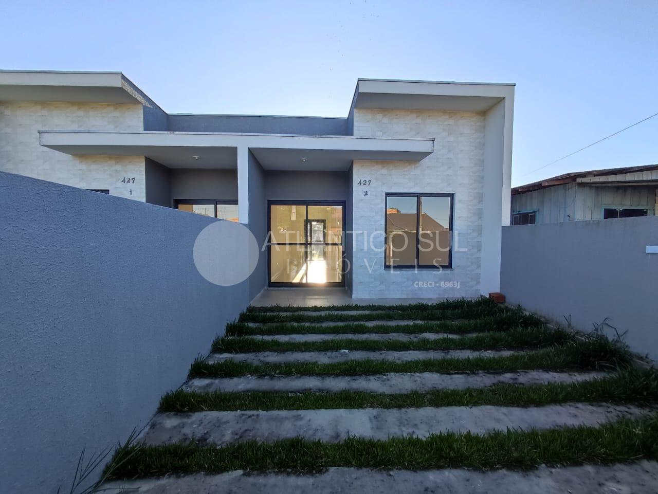 Casa com 2 quartos, área gourmet e 2 vagas de garagem, Santa T...