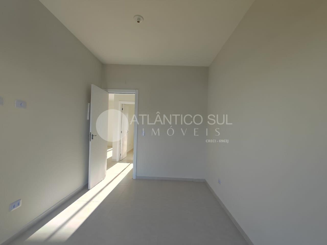 Casa com 2 quartos, área gourmet e 2 vagas de garagem, Santa T...