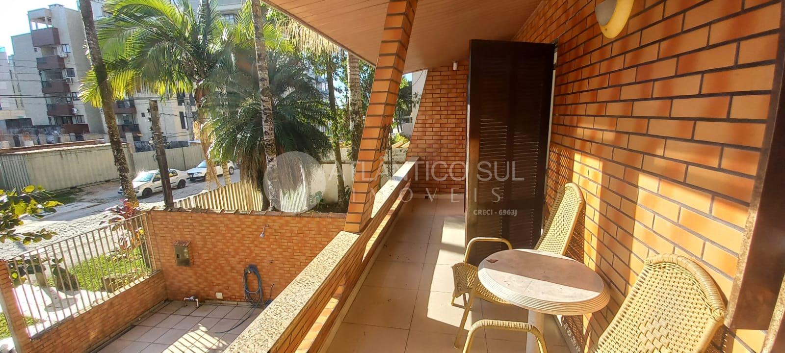 EXCELENTE SOBRADO LOCALIZADO NO BALNEARIO  CAIOBA A 200 METROS...