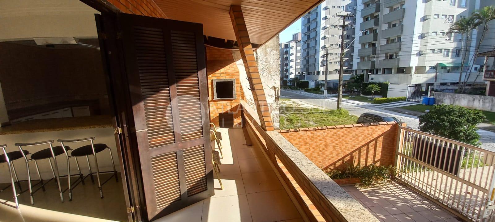 EXCELENTE SOBRADO LOCALIZADO NO BALNEARIO  CAIOBA A 200 METROS...