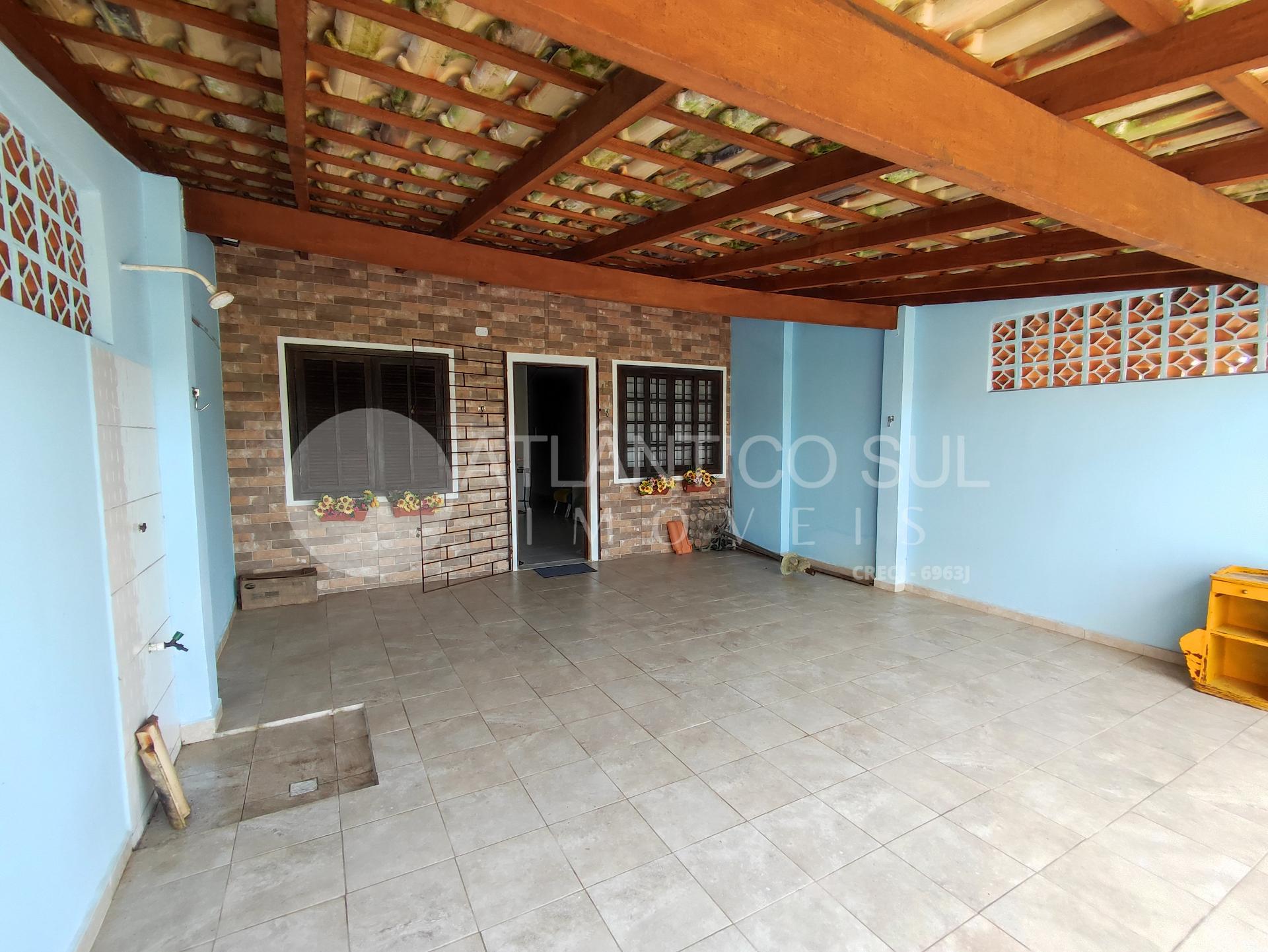 Casa à venda com piscina, 400 metros do mar em Monções, PONTAL...