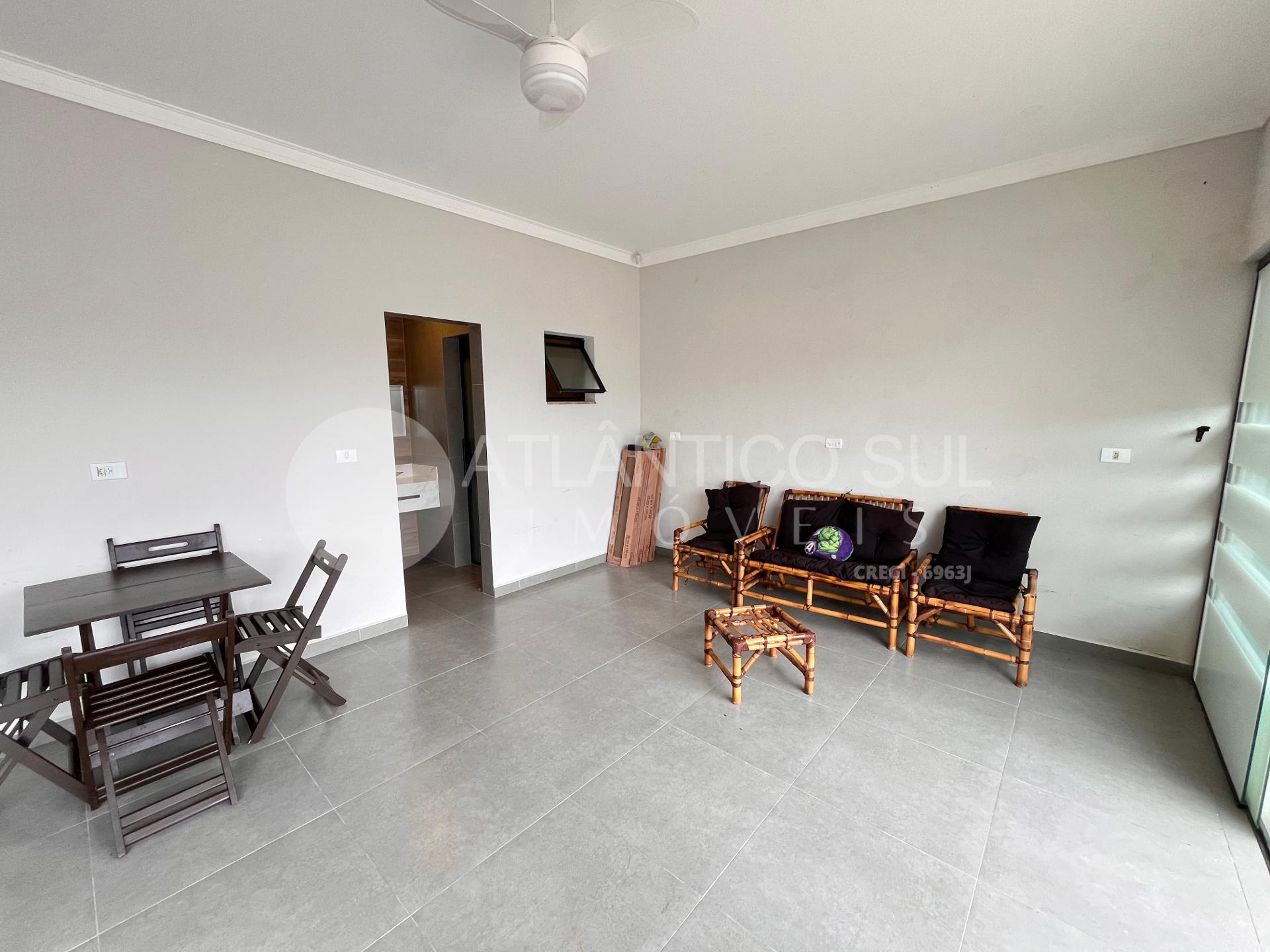 Casa com piscina e amplo quintal à venda, GAIVOTAS, MATINHOS - PR