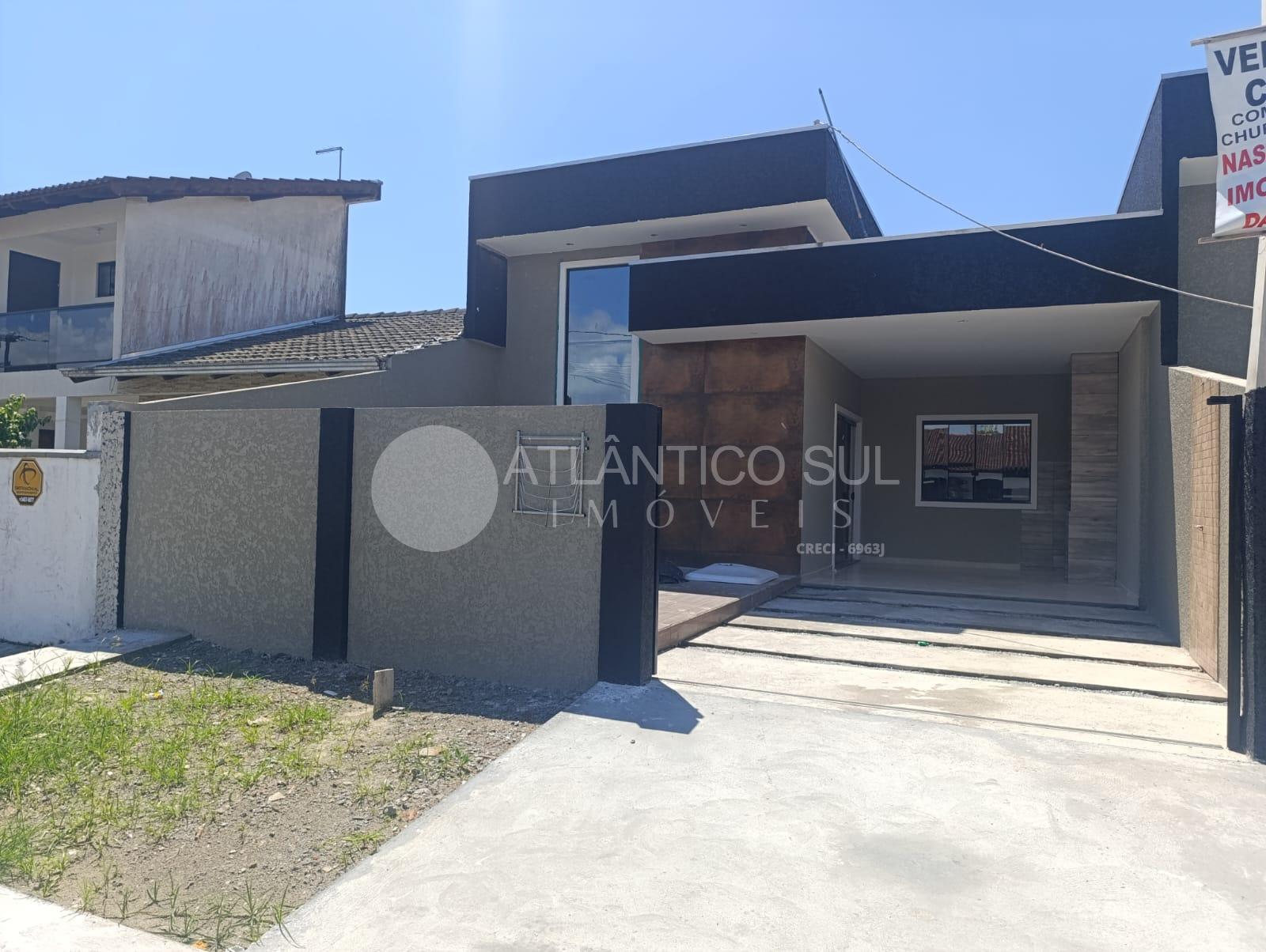Casa nova com piscina na praia, À VENDA em PONTAL DO PARANA - PR