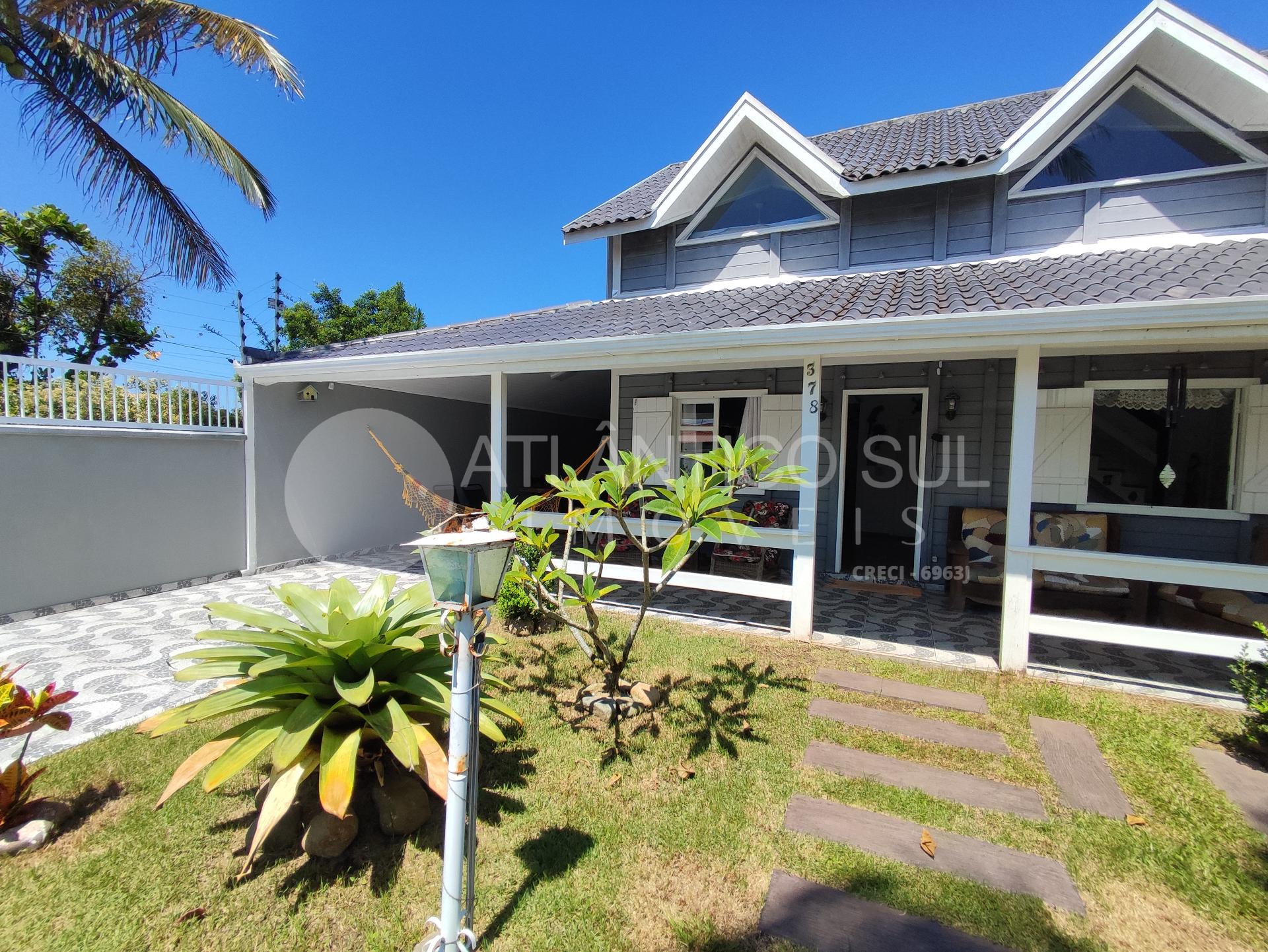 casa com piscina à venda, 300 metros do mar Santa Terezinha-PR