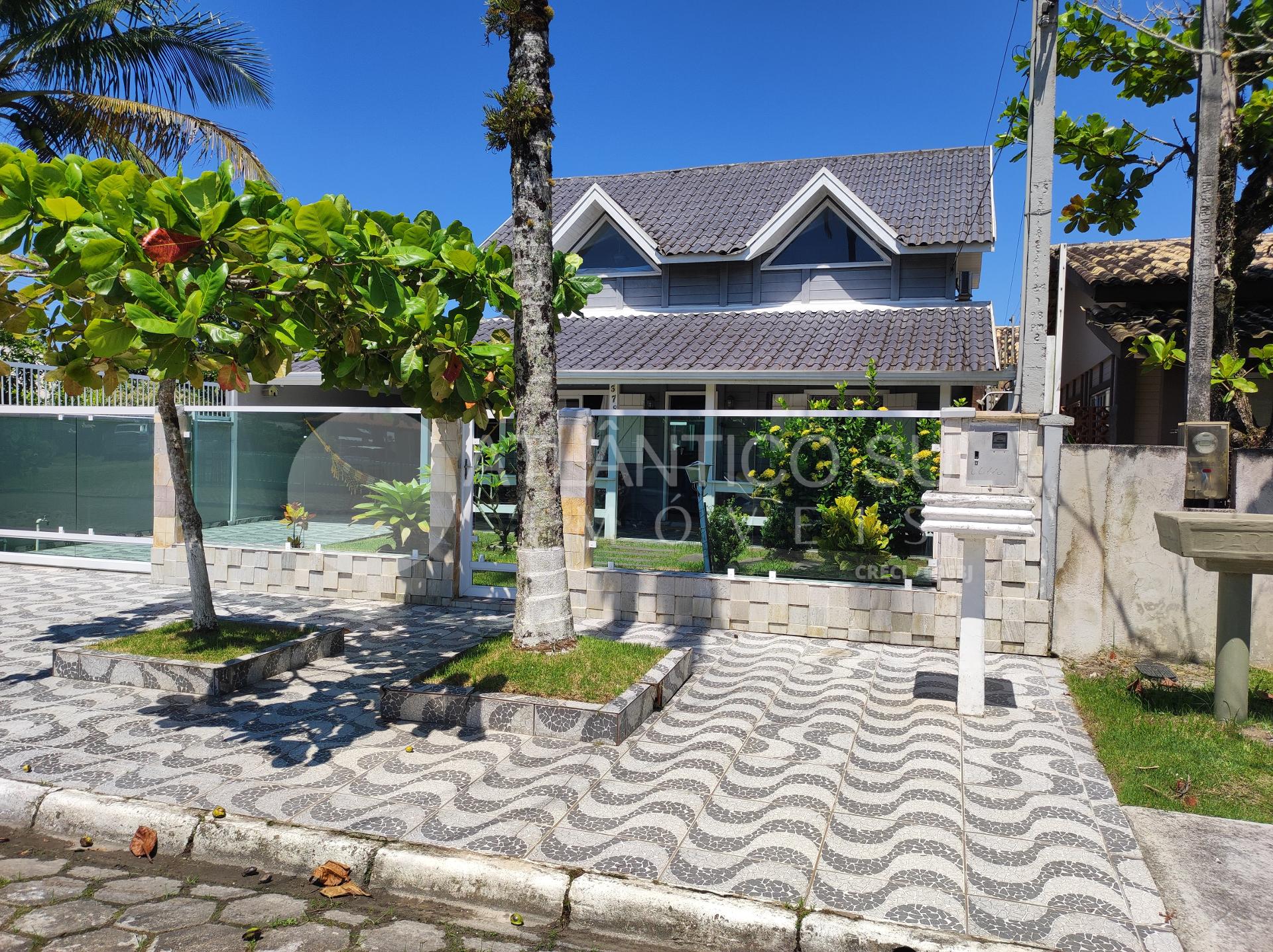 casa com piscina à venda, 300 metros do mar Santa Terezinha-PR