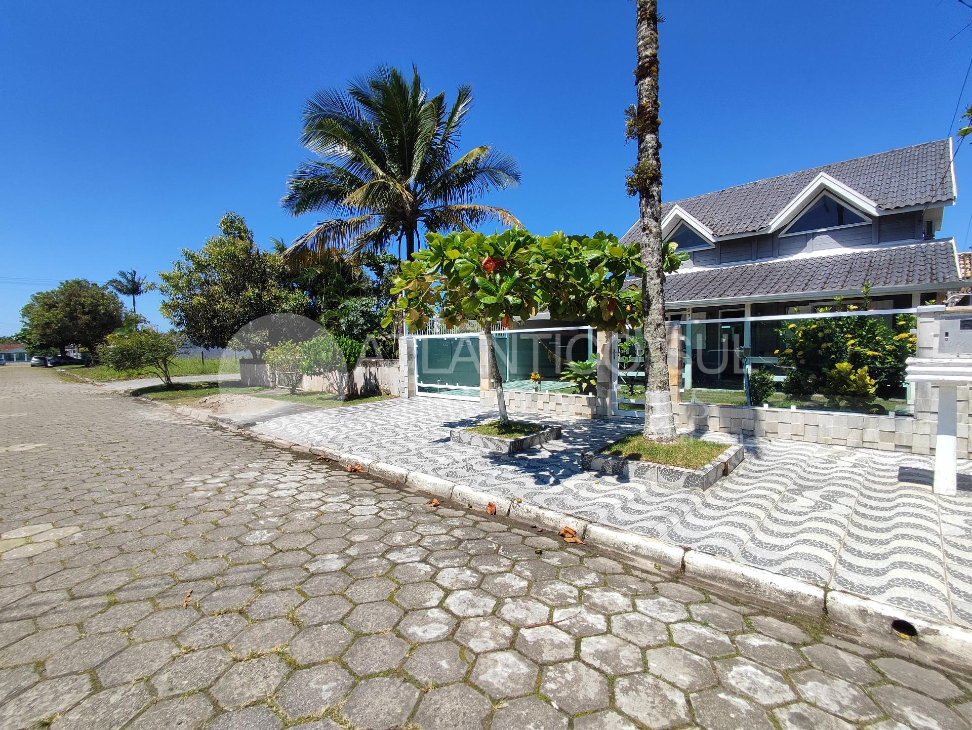 casa com piscina à venda, 300 metros do mar Santa Terezinha-PR