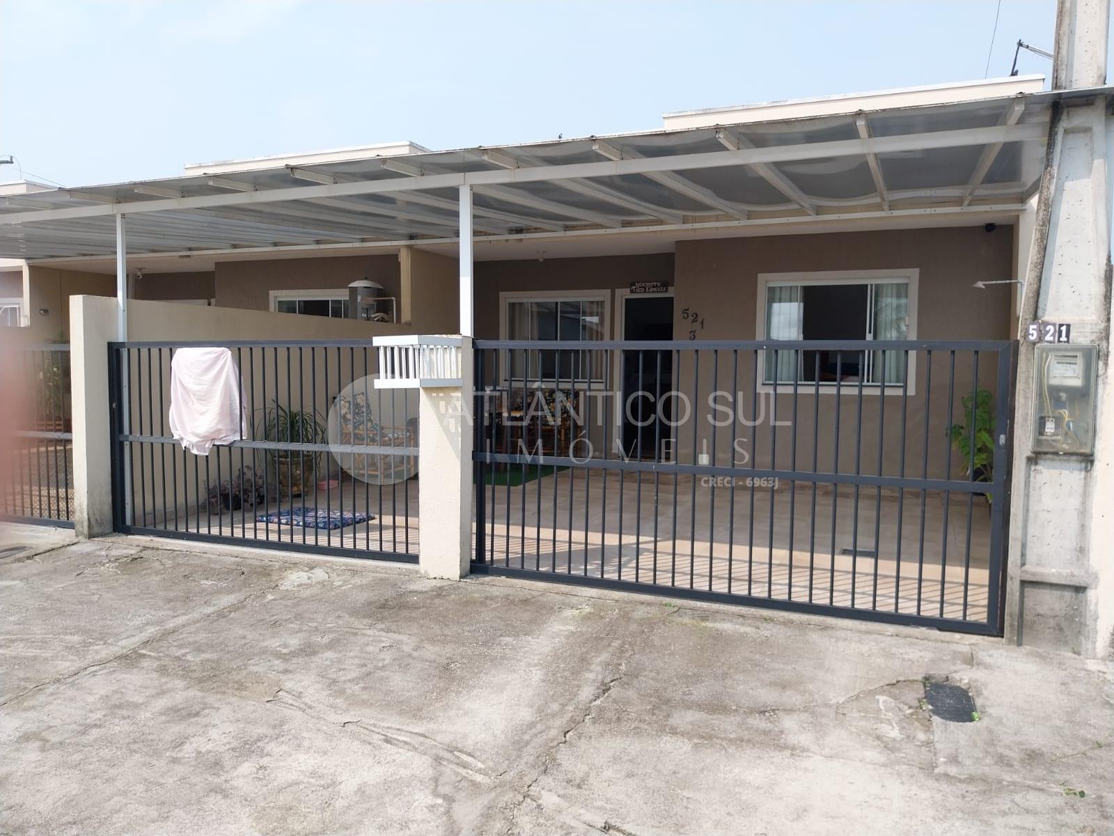 Casa à venda, 500 metros do mar em GAIVOTAS, MATINHOS - PR
