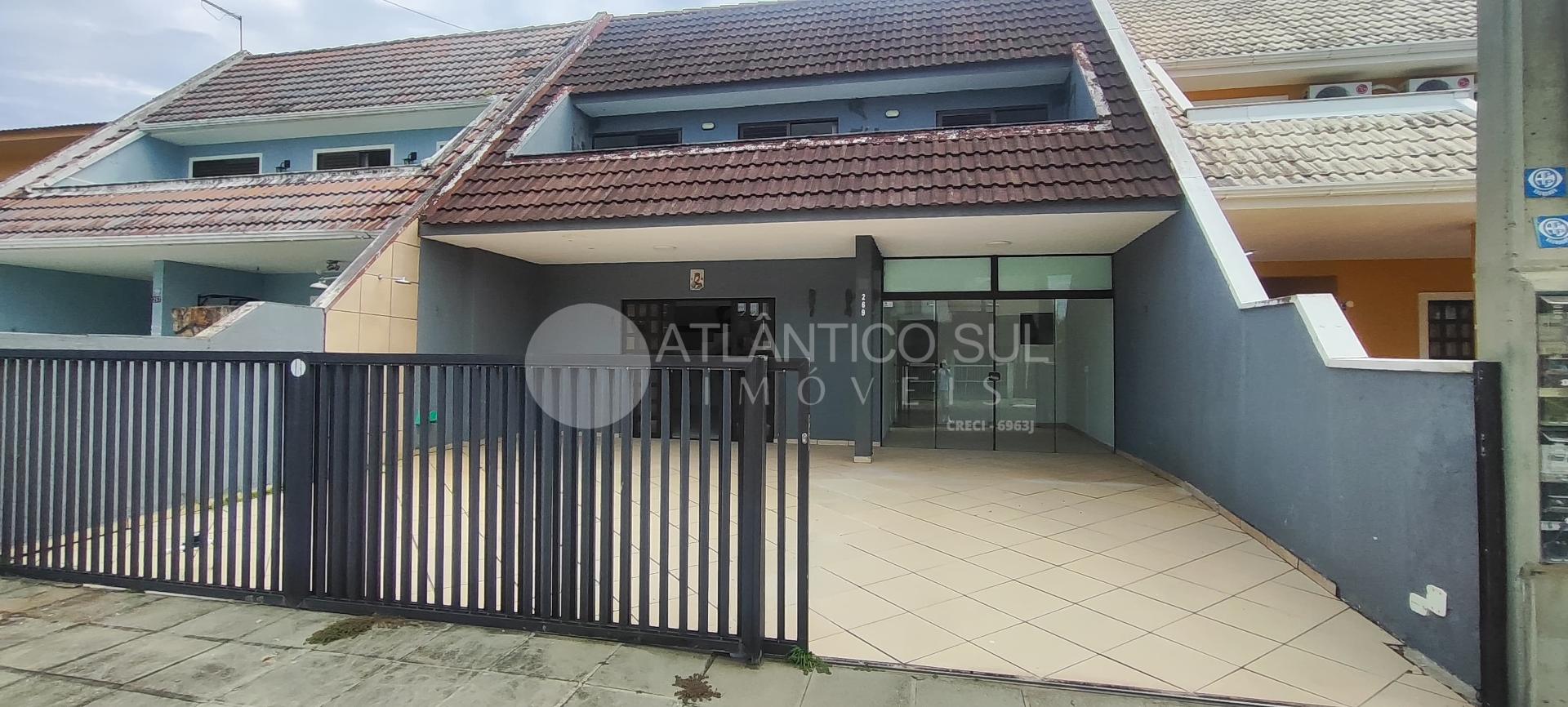Sobrado com 2 suítes, área gourmet com piscina  no Balneário P...