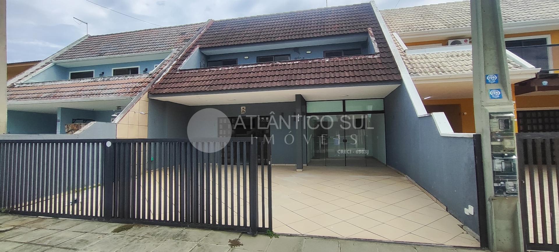 Sobrado com 2 suítes, área gourmet com piscina  no Balneário P...