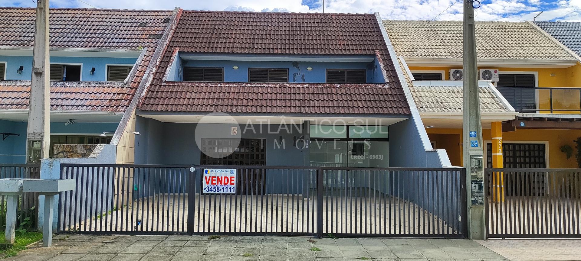 Sobrado com 2 suítes, área gourmet com piscina  no Balneário P...