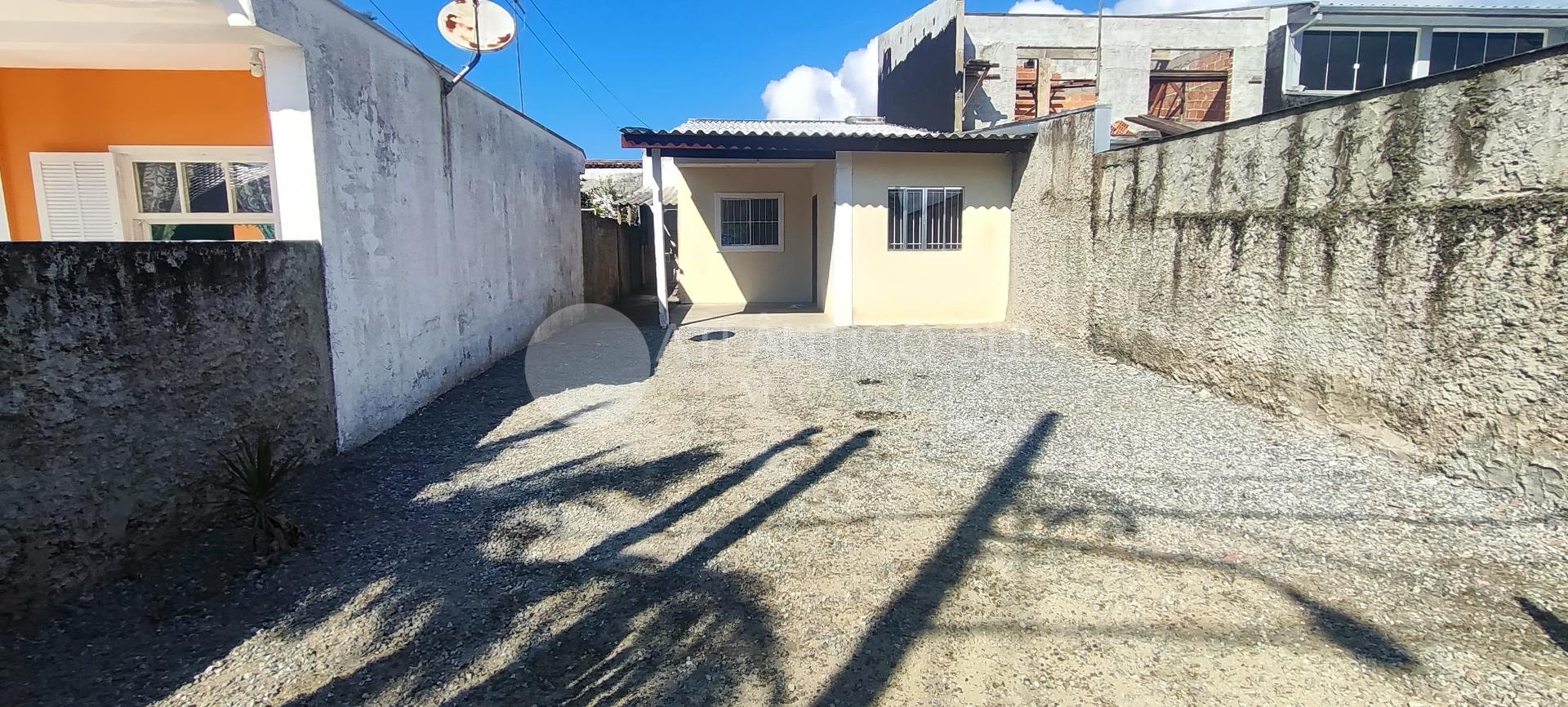 CASA COM 2 QUARTOS A 300 METROS DO MAR NO JUNARA EM MATINHOS