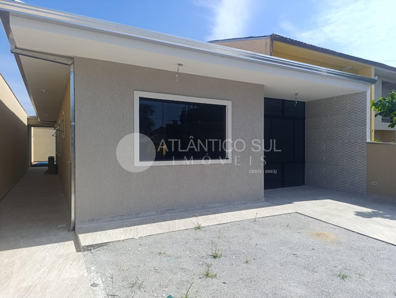 Casa a venda  com piscina, 150 metros do mar em  CANOAS, PONTA...