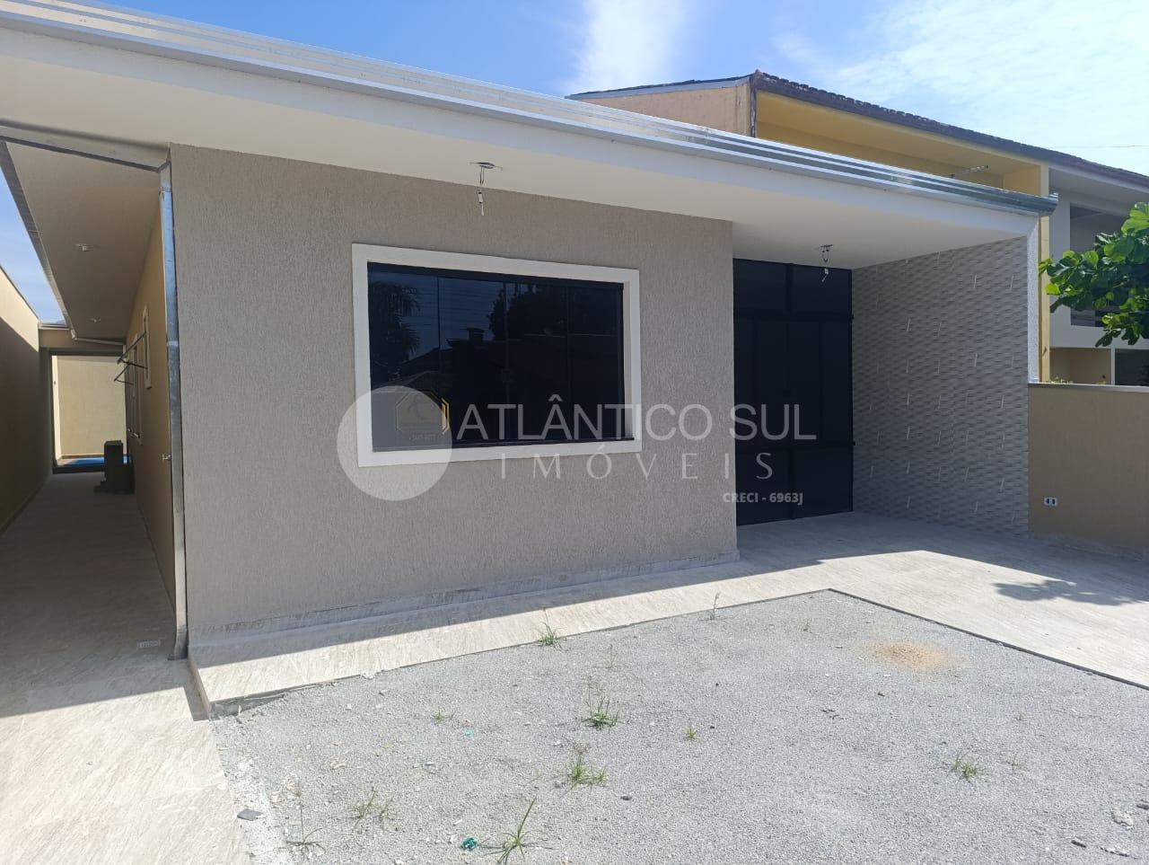 Casa a venda  com piscina, 150 metros do mar em  CANOAS, PONTA...