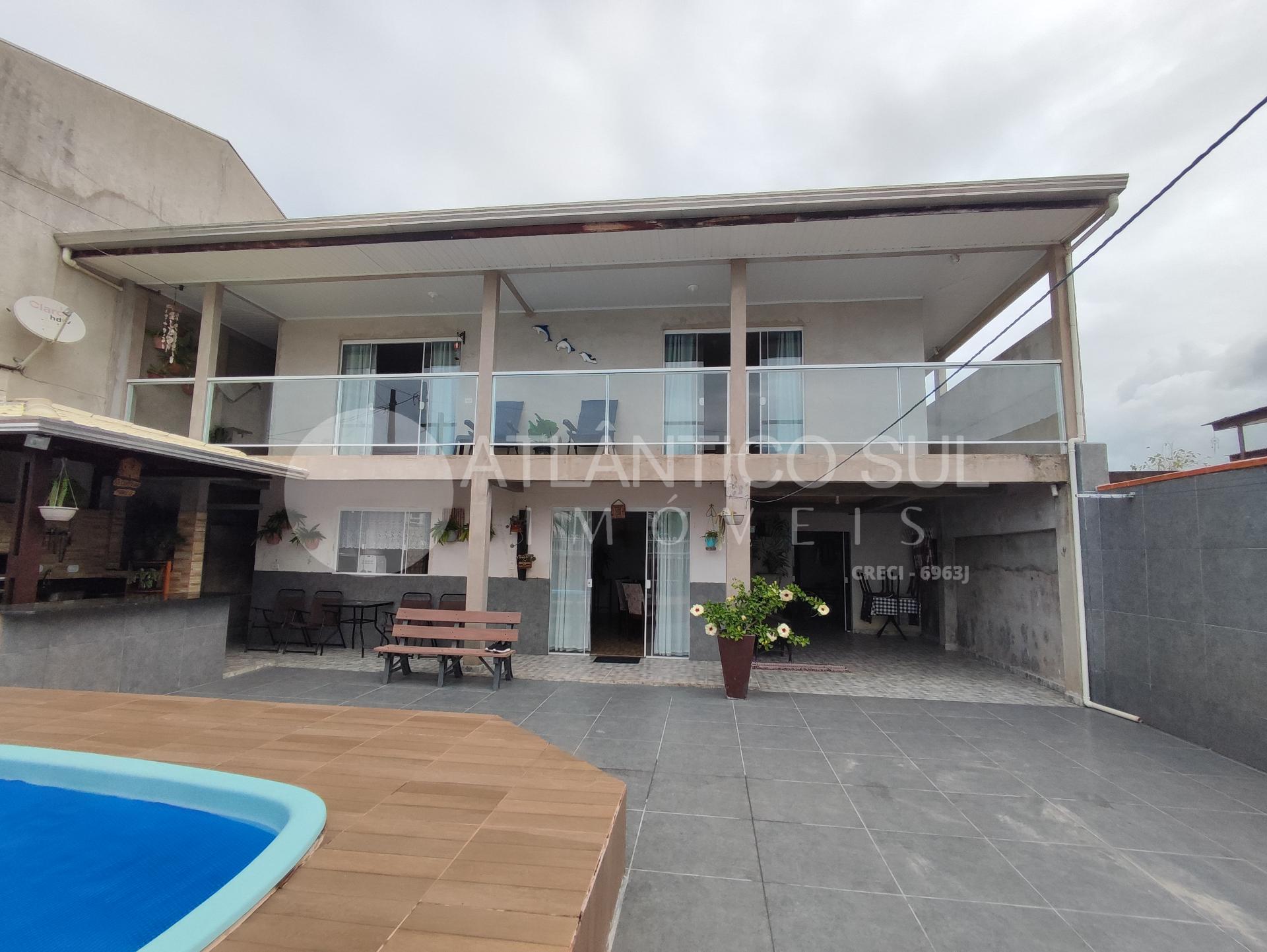 Casa com piscina, a 300 metros do mar em Praia de Leste, PONTA...