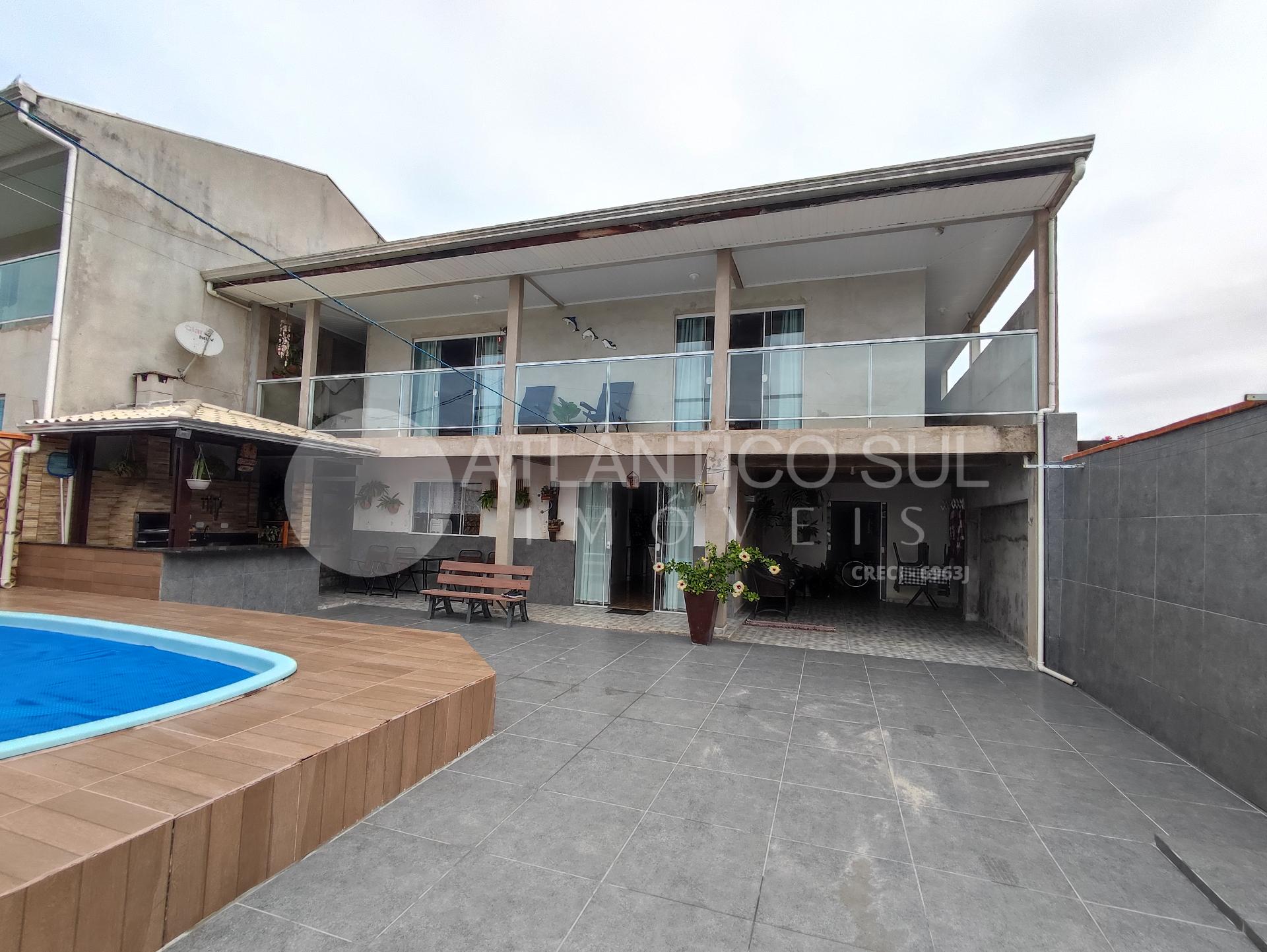 Casa com piscina, a 300 metros do mar em Praia de Leste, PONTA...