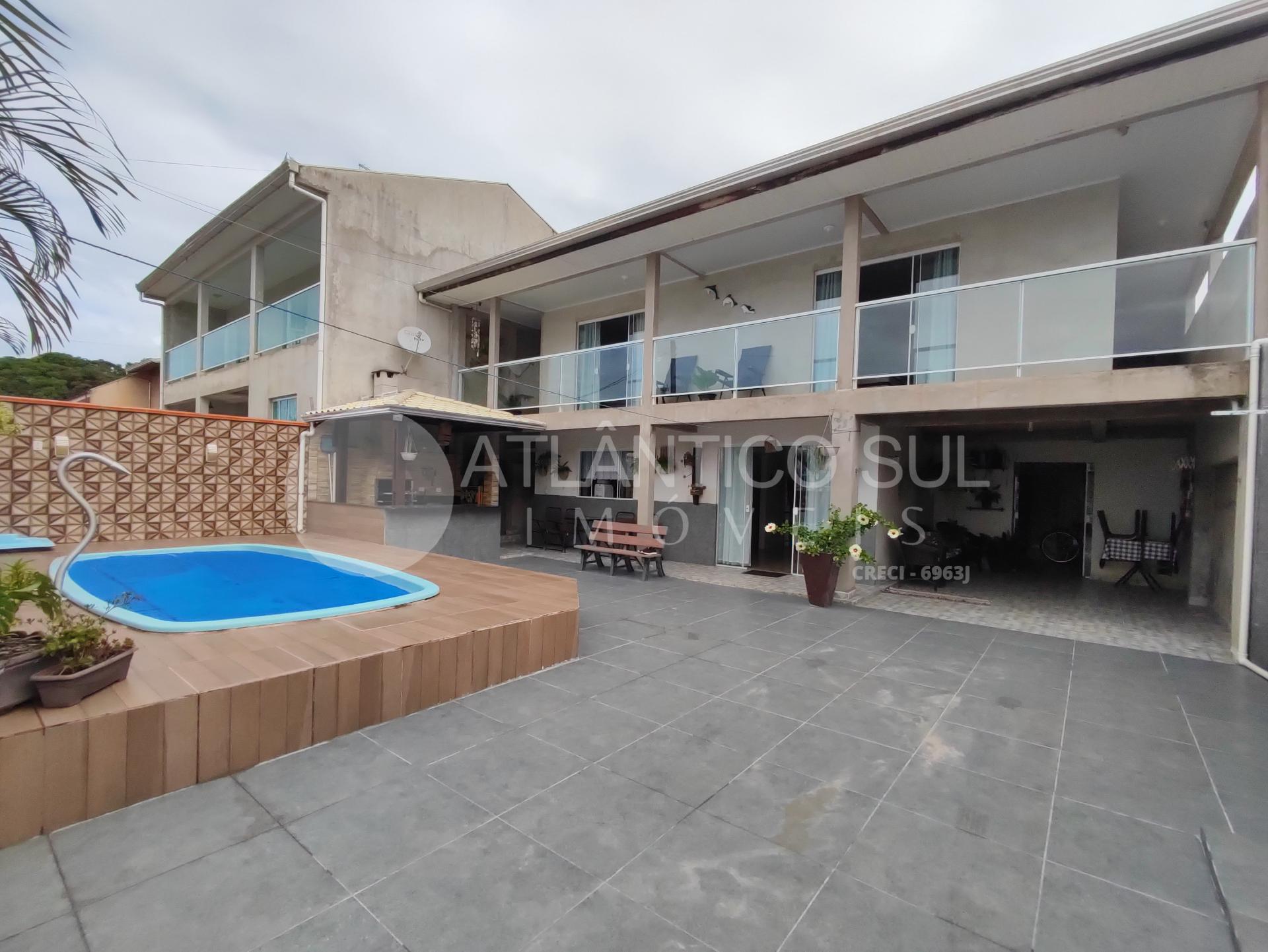 Casa com piscina, a 300 metros do mar em Praia de Leste, PONTA...