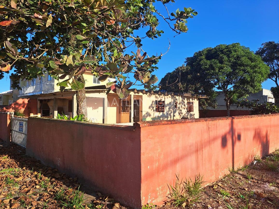 CASA DE ESQUINA EM  SHANGRI-LÁ COM TERRENO GRANDE E 700 METROS...