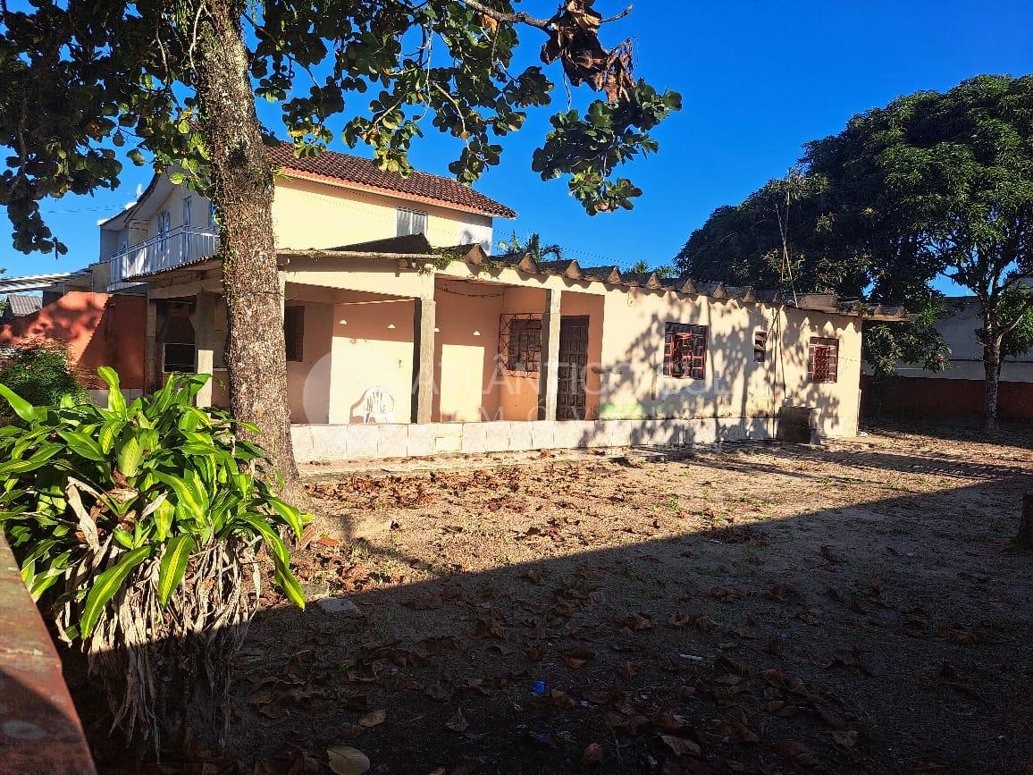 CASA DE ESQUINA EM  SHANGRI-LÁ COM TERRENO GRANDE E 700 METROS...