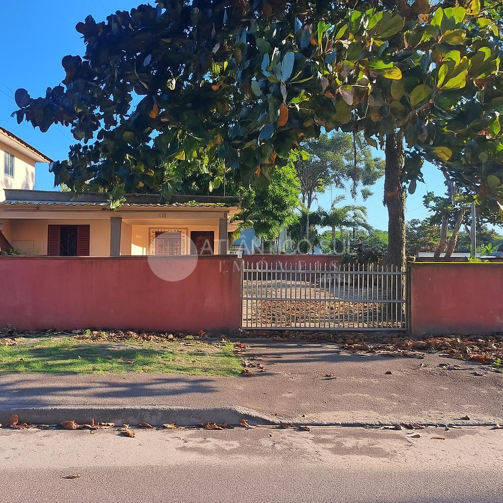 CASA DE ESQUINA EM  SHANGRI-LÁ COM TERRENO GRANDE E 700 METROS...