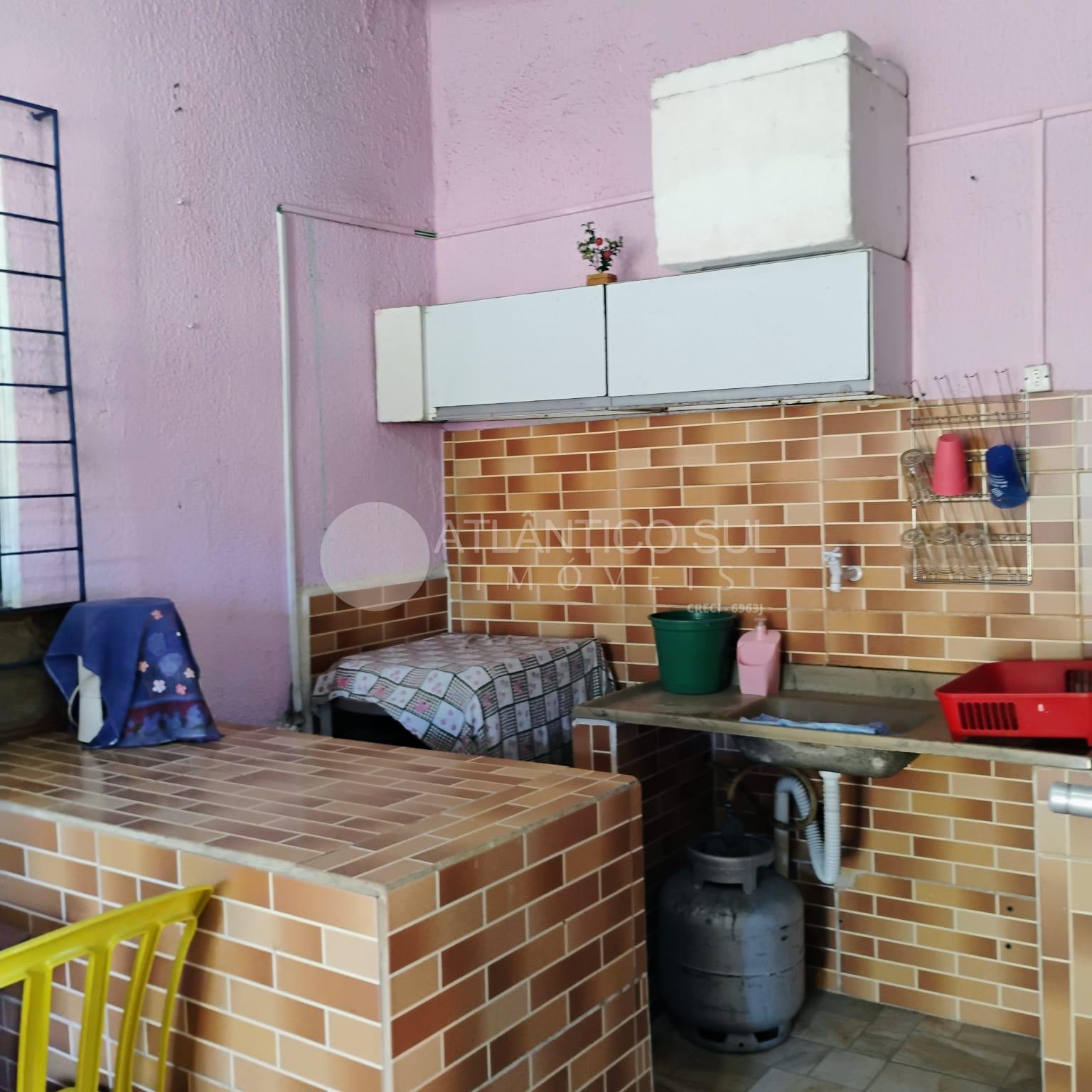 Casa à venda semi mobiliada no balneário Pereque, MATINHOS - PR